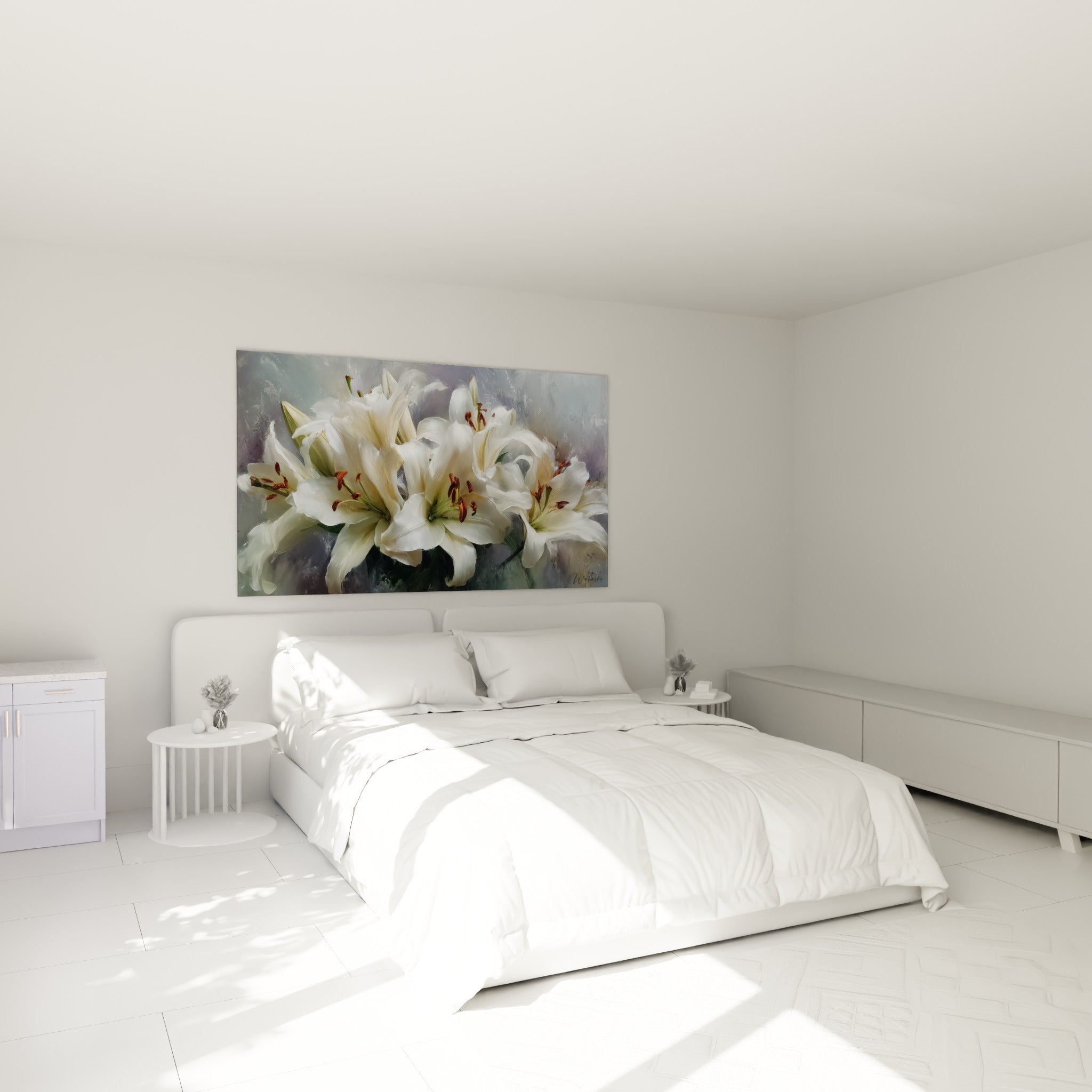Bouquet de lys blancs et gris perle accroché au-dessus d'un lit dans une chambre claire
