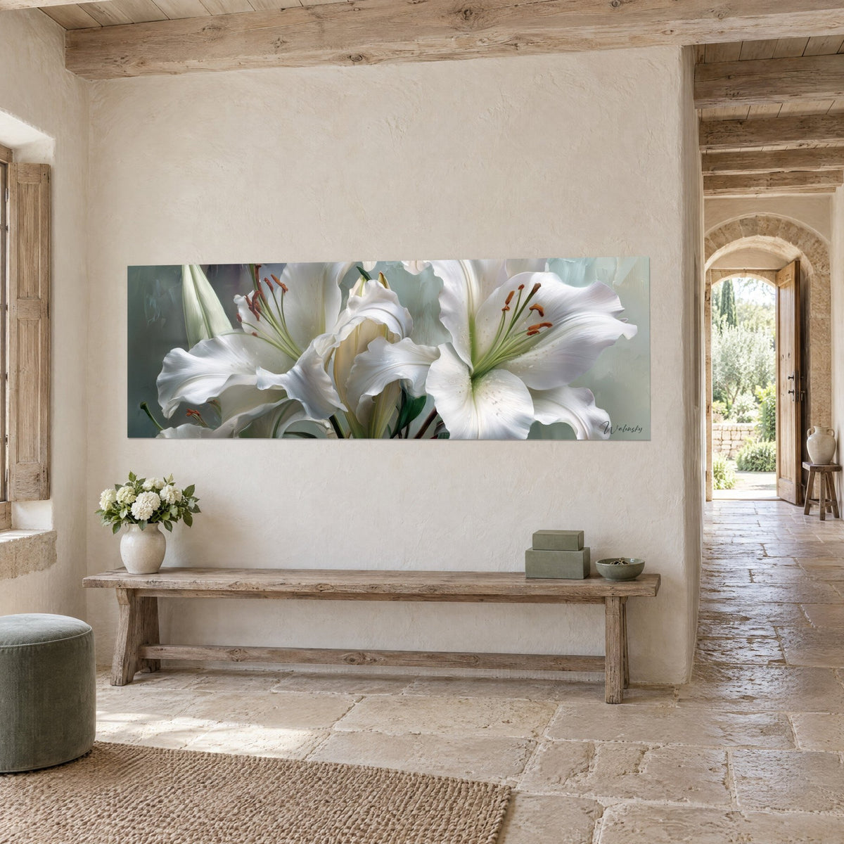 Tableau fleurs de lis ivoire en bouquet, cœurs verts et anthères orangées, vue de trois-quarts dans une maison de pierre