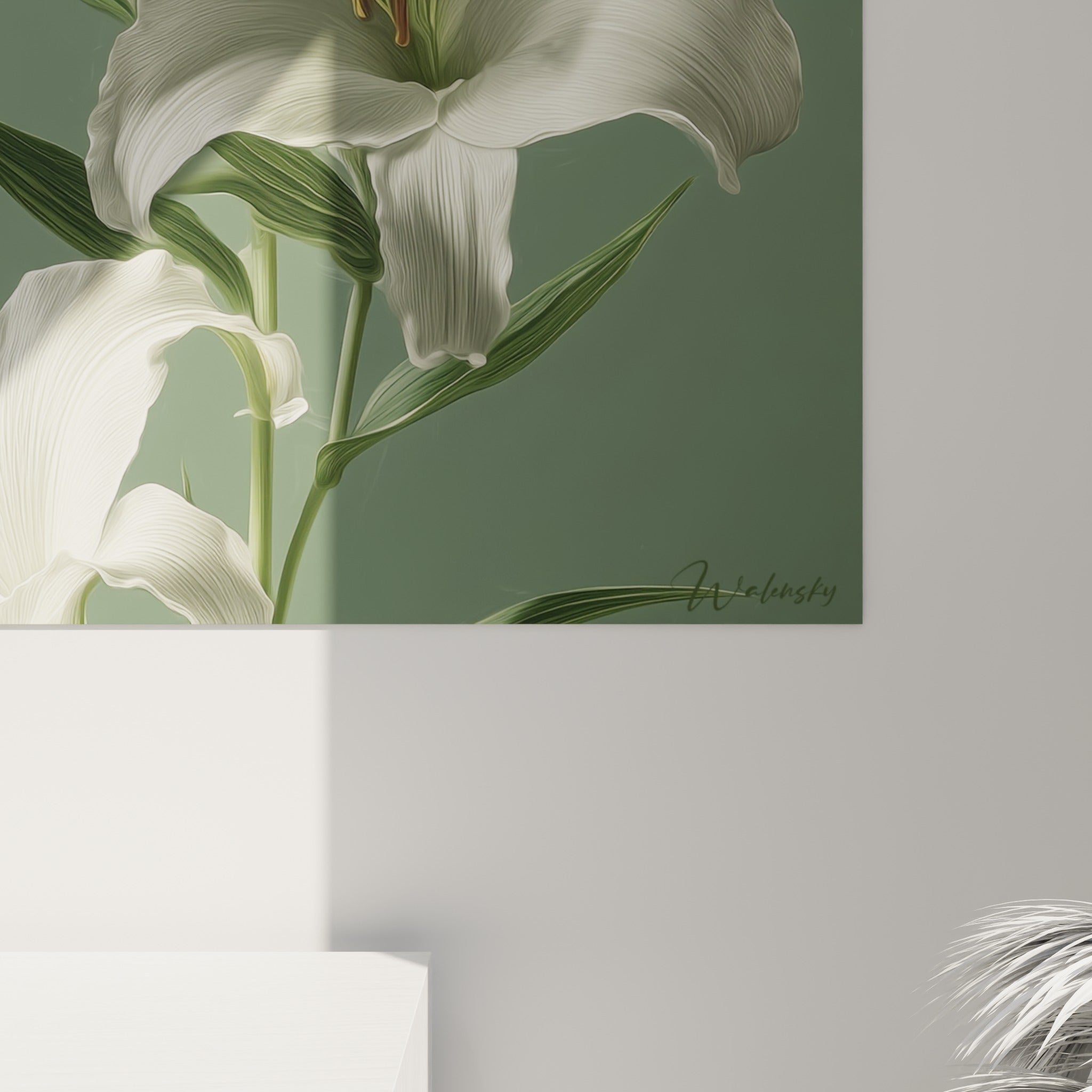 Détail des nervures blanches et des étamines ocre du lys, matière fine et lumière contrastée