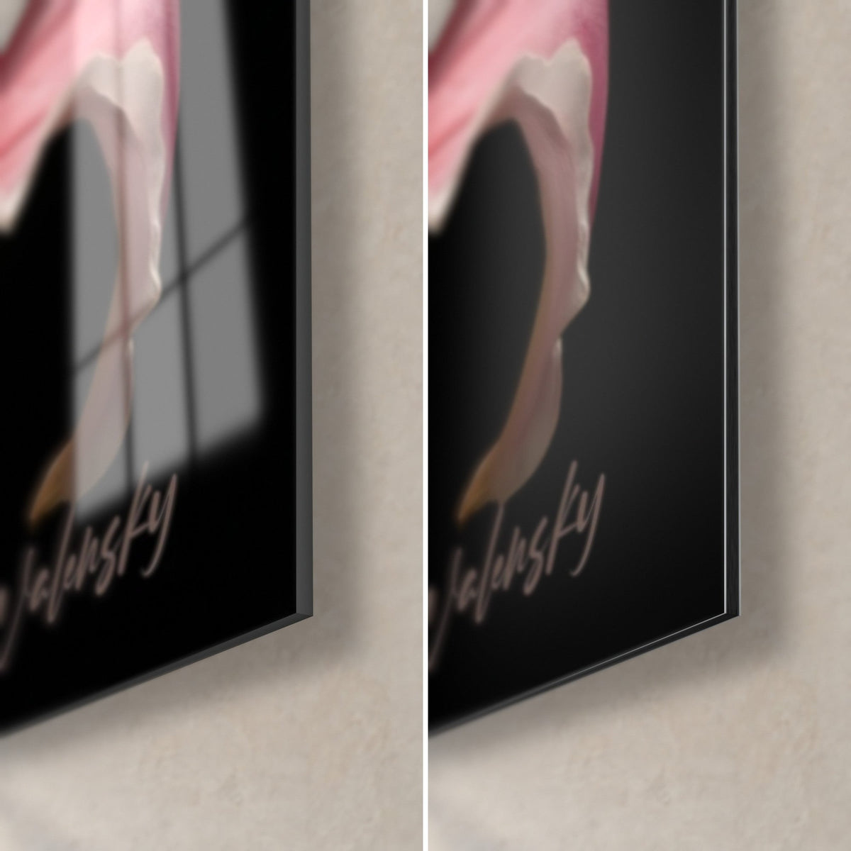 Tableau lys rose sur fond noir, coin bas droit : verre acrylique brillant à reflets, Dibond mat gris, tranche de 3 mm
