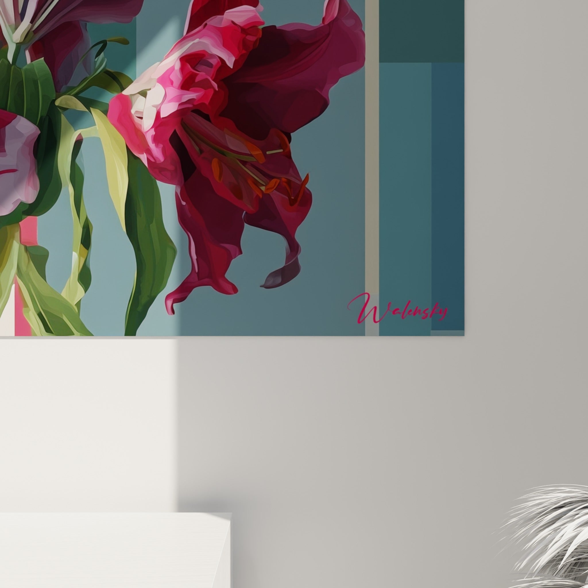 Détail des pétales de lys roses et fuchsia, étamines orangées, empâtements visibles sur la toile imprimée