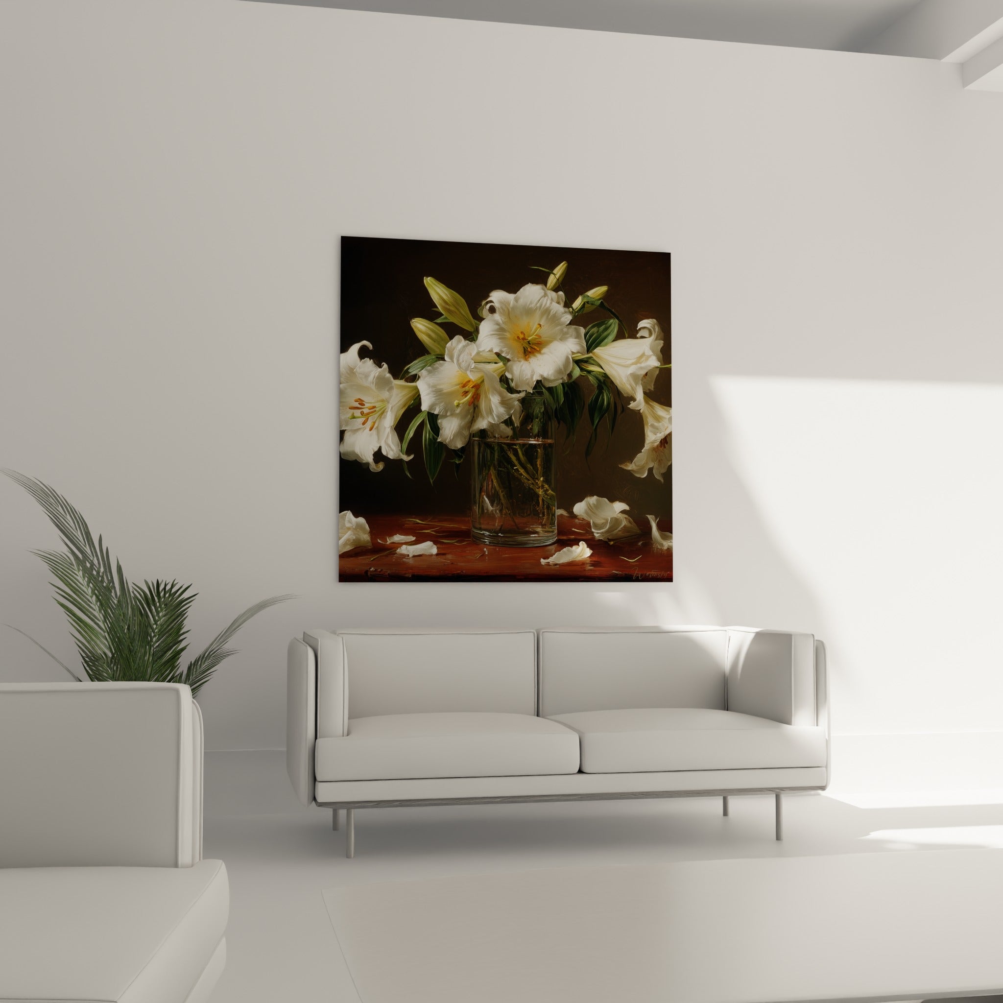 Fleurs de lys ivoire et feuillage vert profond, au-dessus d'un canapé dans un salon lumineux