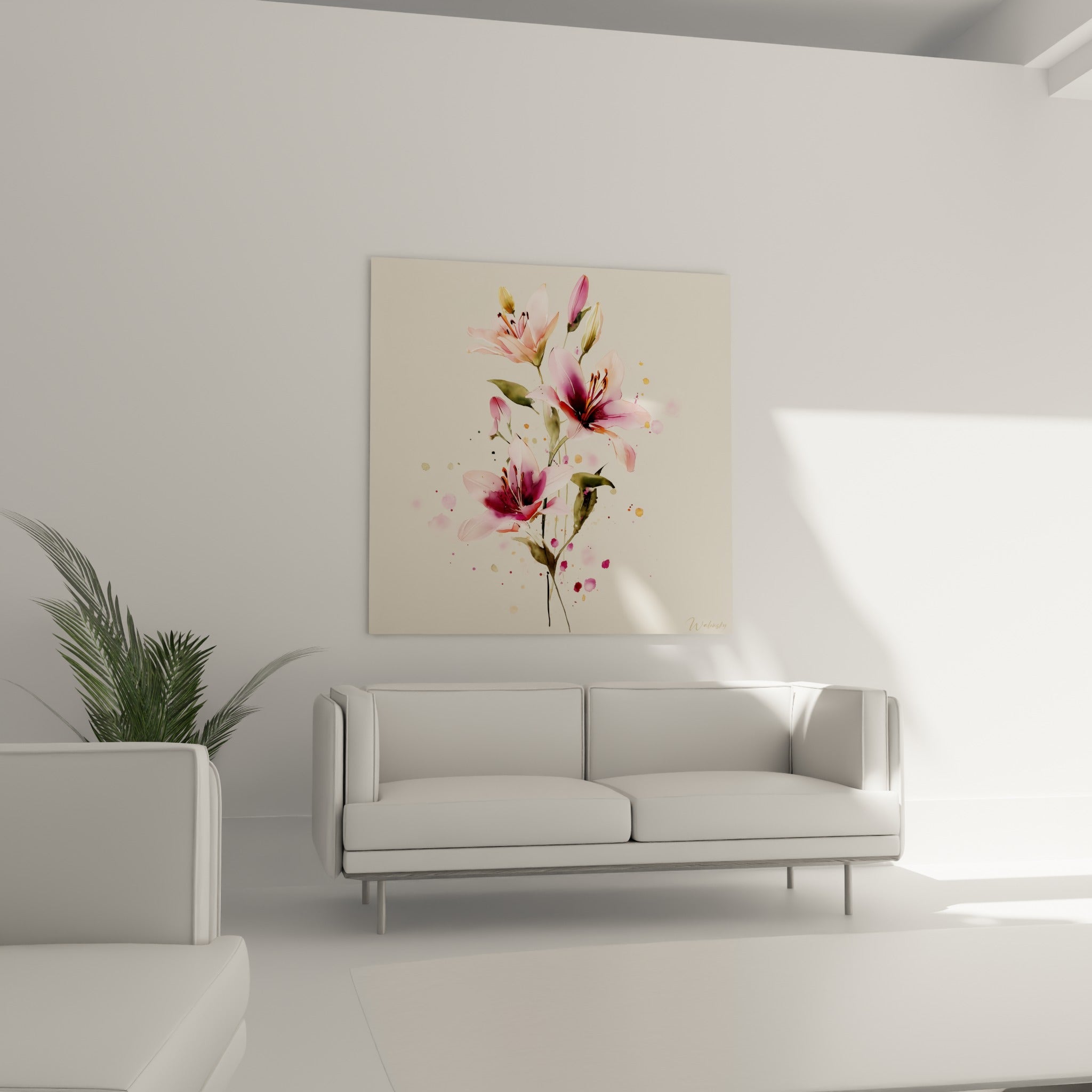 Fleurs de lys pourpres et roses aux étamines rouges, au-dessus d'un canapé dans un salon lumineux