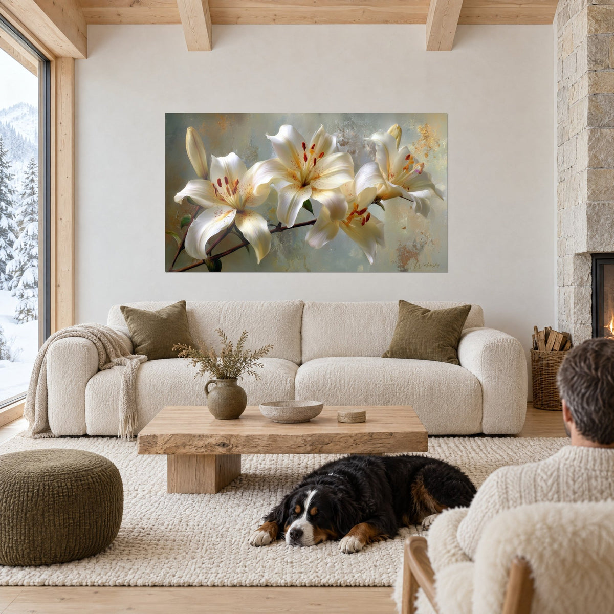 Tableau lys blanc crème aux étamines orangées sur fond vert-de-gris, chien noir endormi, au-dessus d'un canapé dans un salon lumineux
