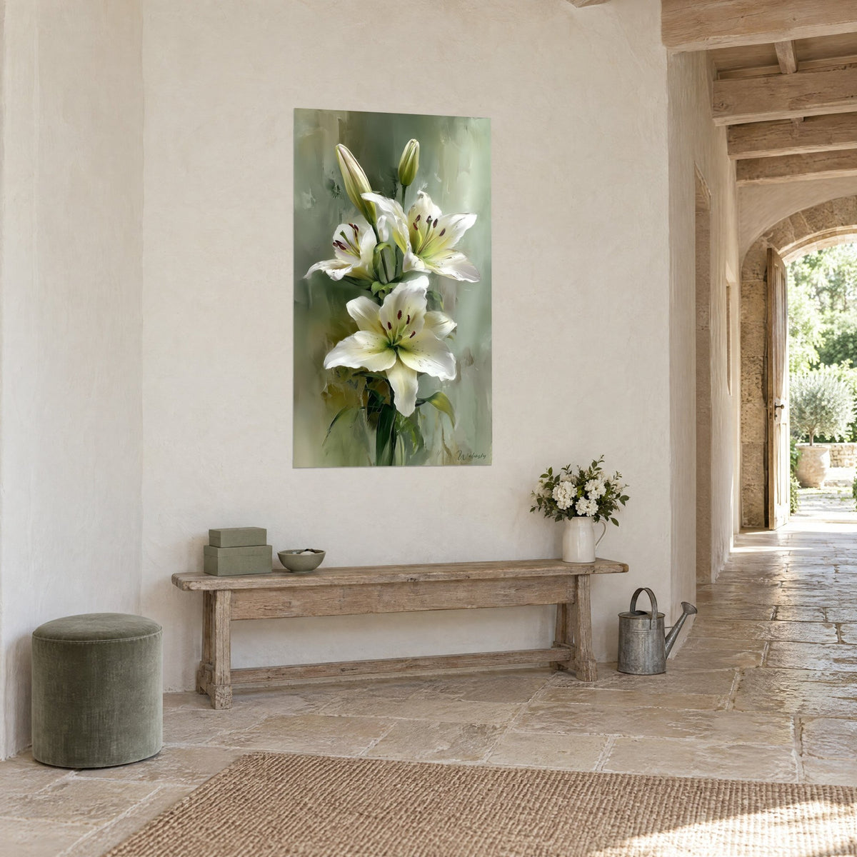 Tableau trois fleurs de lis ivoire et vert tendre, bouton effilé, coups de pinceau gris-vert, vue de trois-quarts dans un couloir en pierre