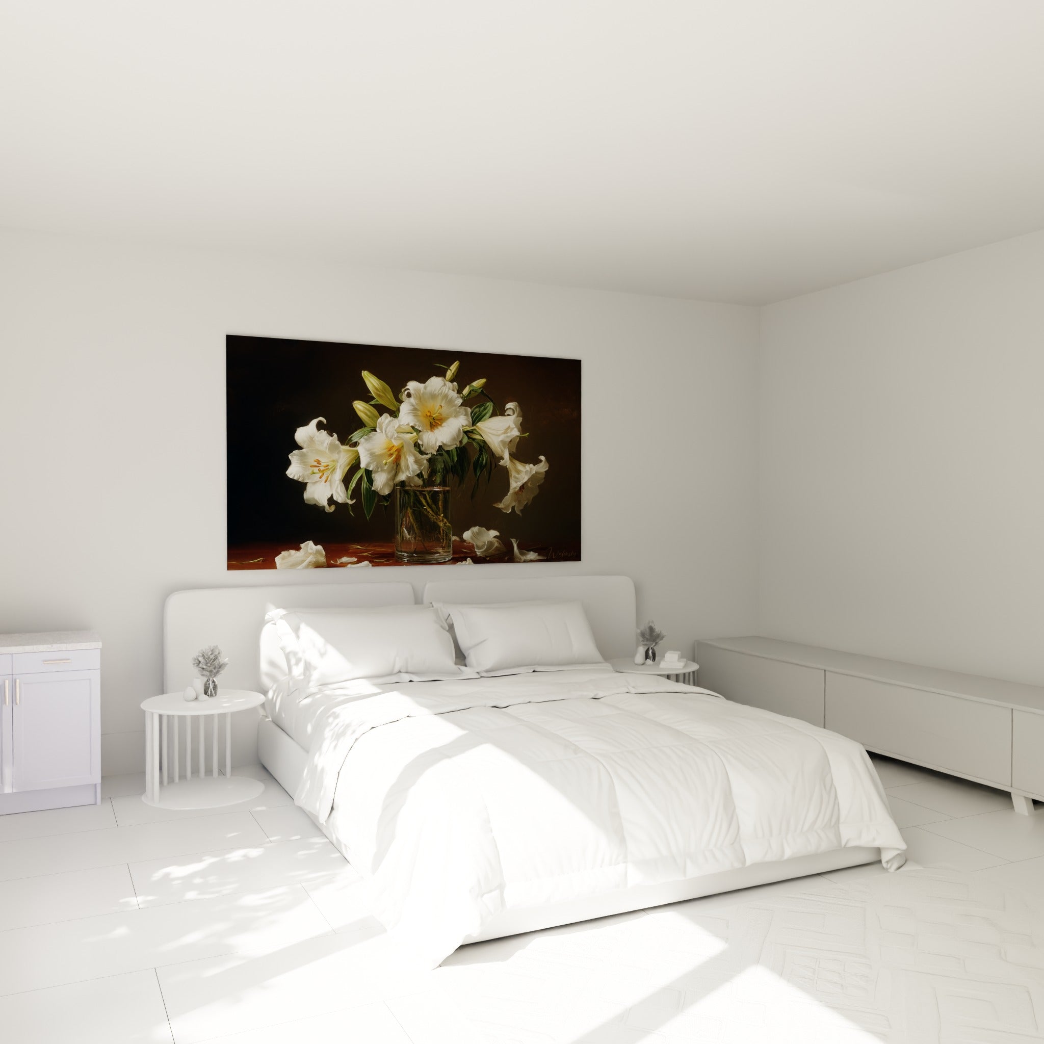Bouquet de lys ivoire et vert olive à la lumière douce, accroché au-dessus d'un lit dans une chambre claire