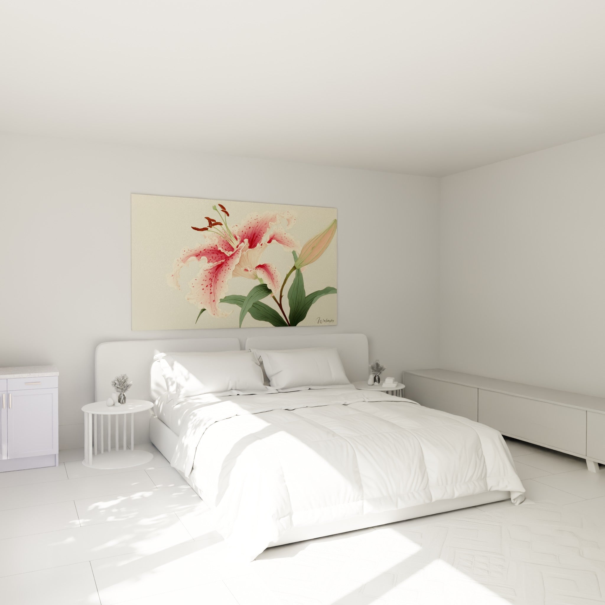 Fleur de lys rose et rouge aux pétales ondulés, accrochée au-dessus d'un lit dans une chambre claire