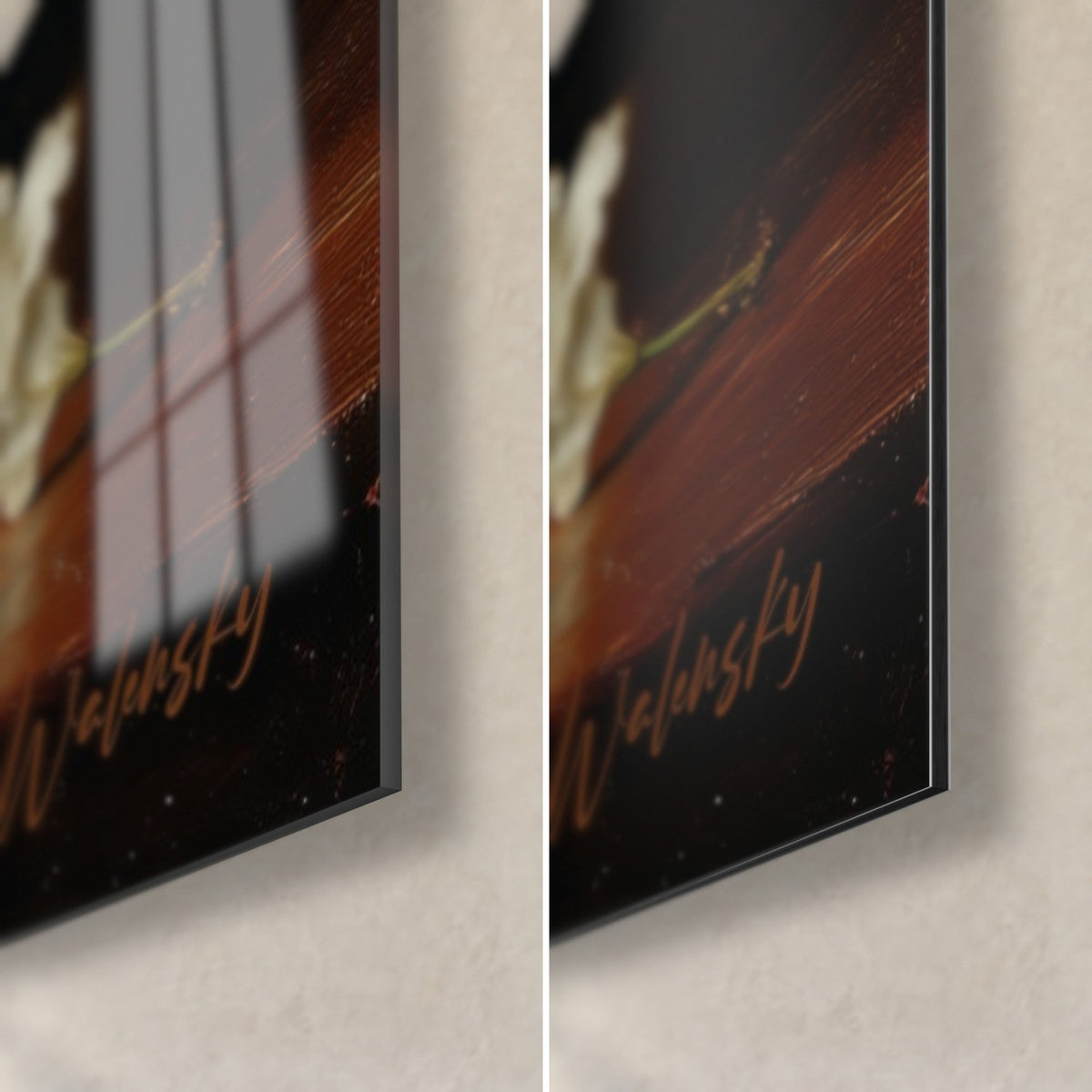 Tableau fleurs de lys crème, coin bas droit : verre brillant à reflets, Dibond mat brun cuivré, signature dorée et tranche de 3 mm