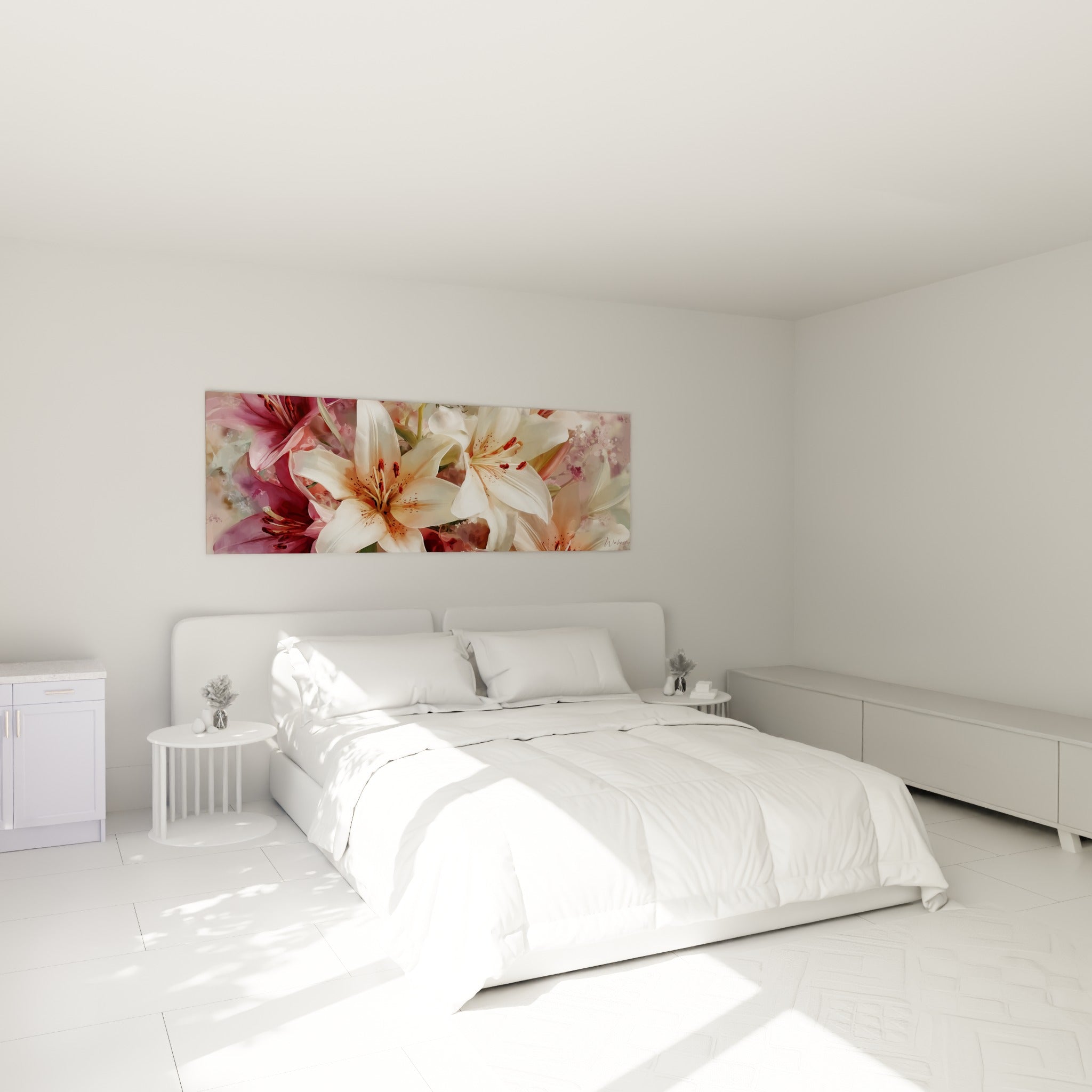 Bouquet de lys blancs et roses accroché au-dessus d'un lit dans une chambre claire