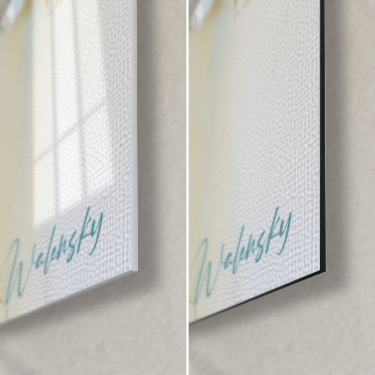 Quadro di un mazzo di gigli madreperlacei, angolo in basso a destra: vetro lucido a sinistra, alluminio Dibond opaco a destra, firma turchese e bordo da 3 mm