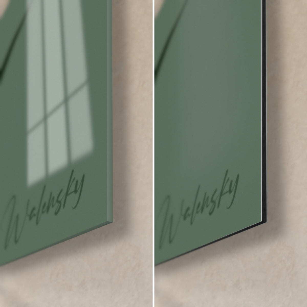 Tableau bouquet de lys crème sur fond vert sauge, coin bas droit : verre brillant à gauche, Dibond noir mat et tranche à droite