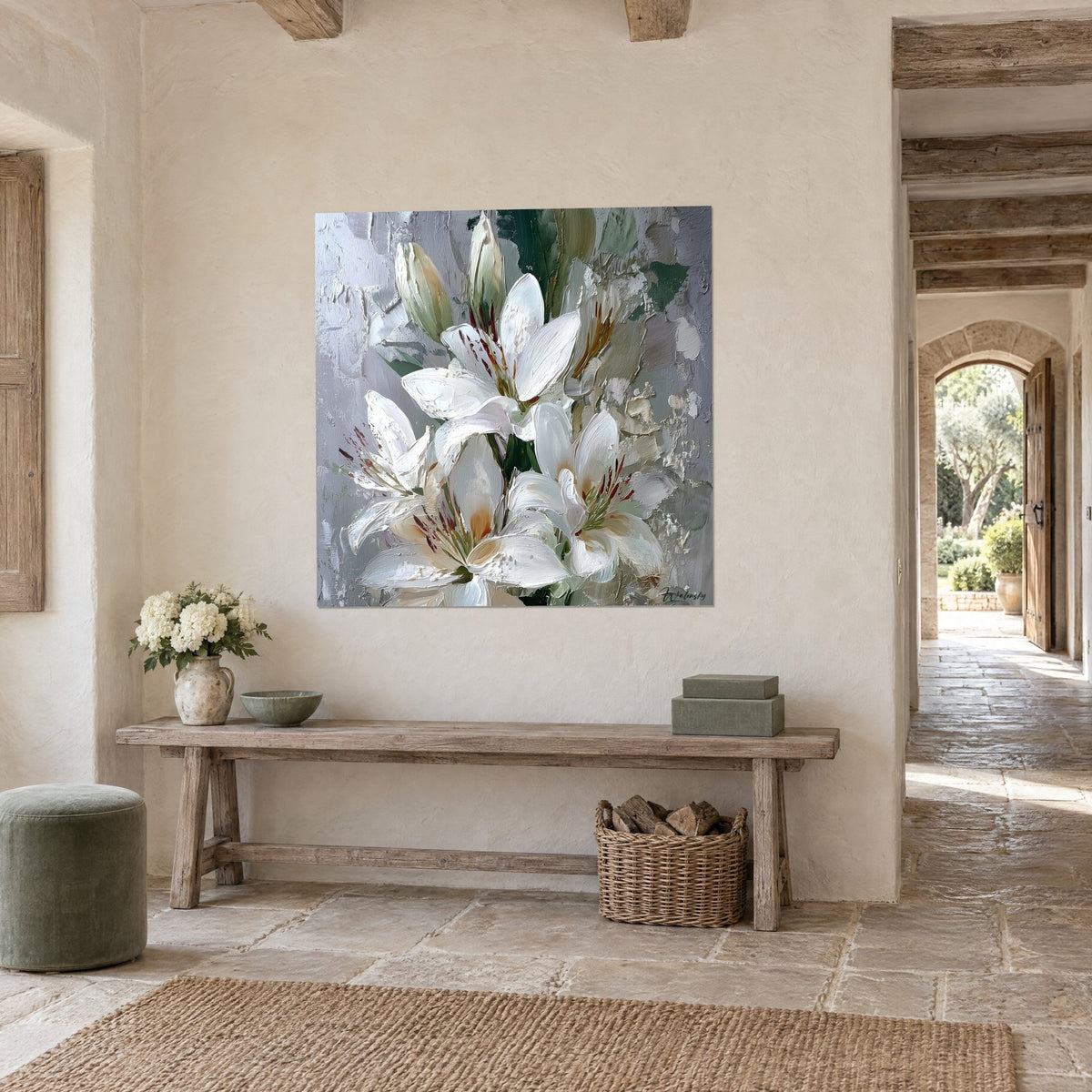 Tableau fleurs de lis ivoire et vert sapin, pétales épais au couteau, accroché dans l'entrée d'une maison en pierre