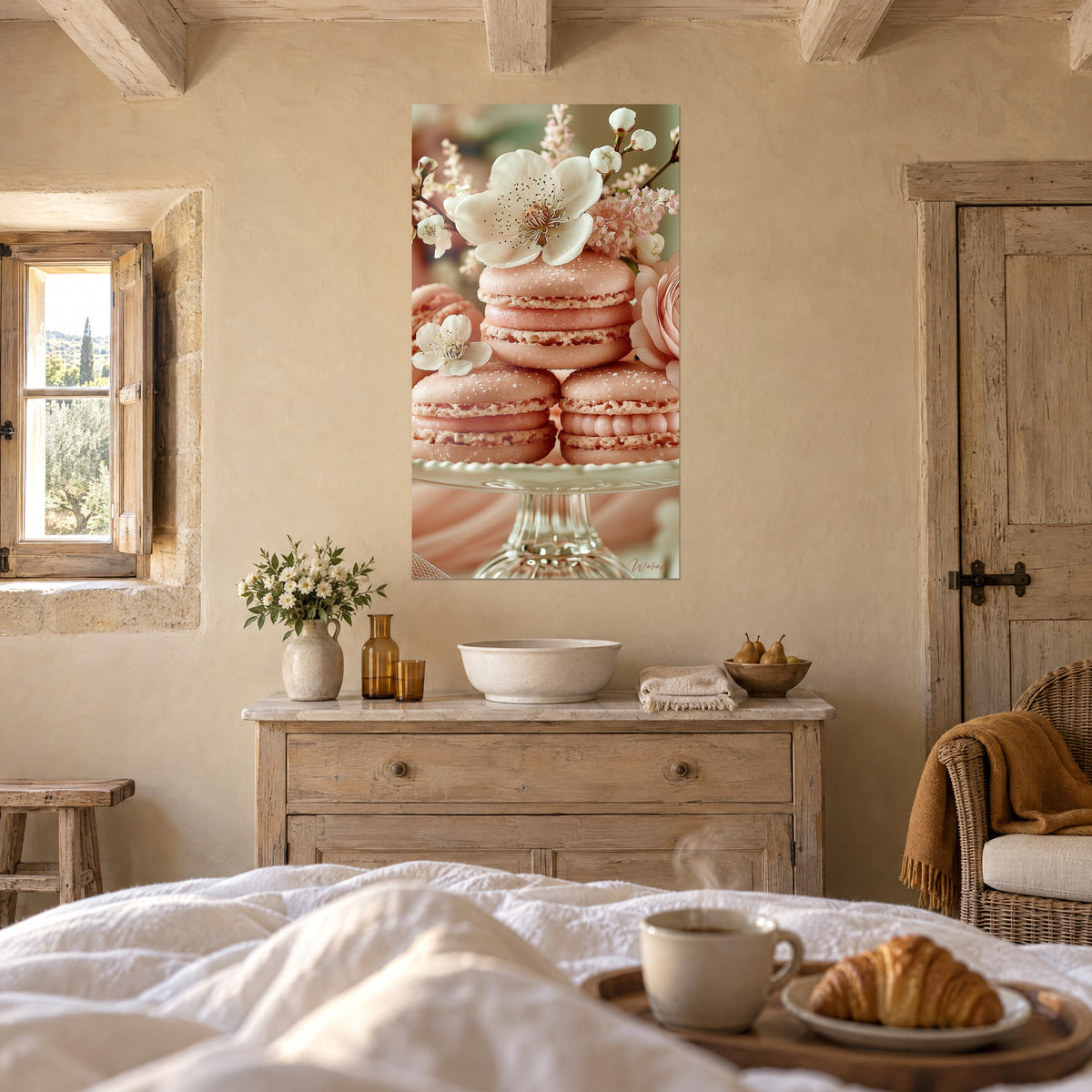 Gemälde mit rosa und elfenbeinfarbenen Pastellgebäcken, Apfelblüte oben, eine Person von hinten, über einem Bett in einem hellen Schlafzimmer