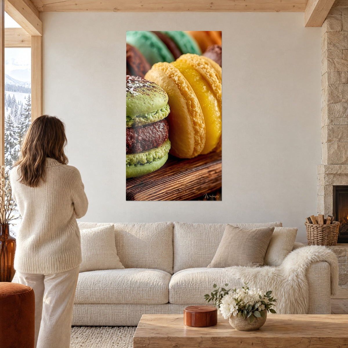 Tableau macarons pistache et citron empilés sur planche brute, ganache brune, vert et jaune, au-dessus d'un canapé dans un salon lumineux