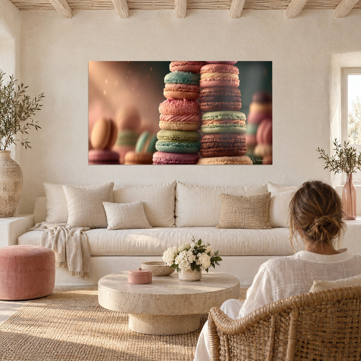 Tableau macarons pistache et rose en tour gourmande, framboise poudrée, accroché au-dessus d'un canapé dans un salon lumineux