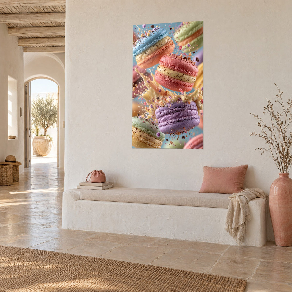 Quadro pasticcini francesi in levitazione, crema alla vaniglia che zampilla su sfondo azzurro cielo, scaglie di cioccolato, muro bianco di una casa mediterranea
