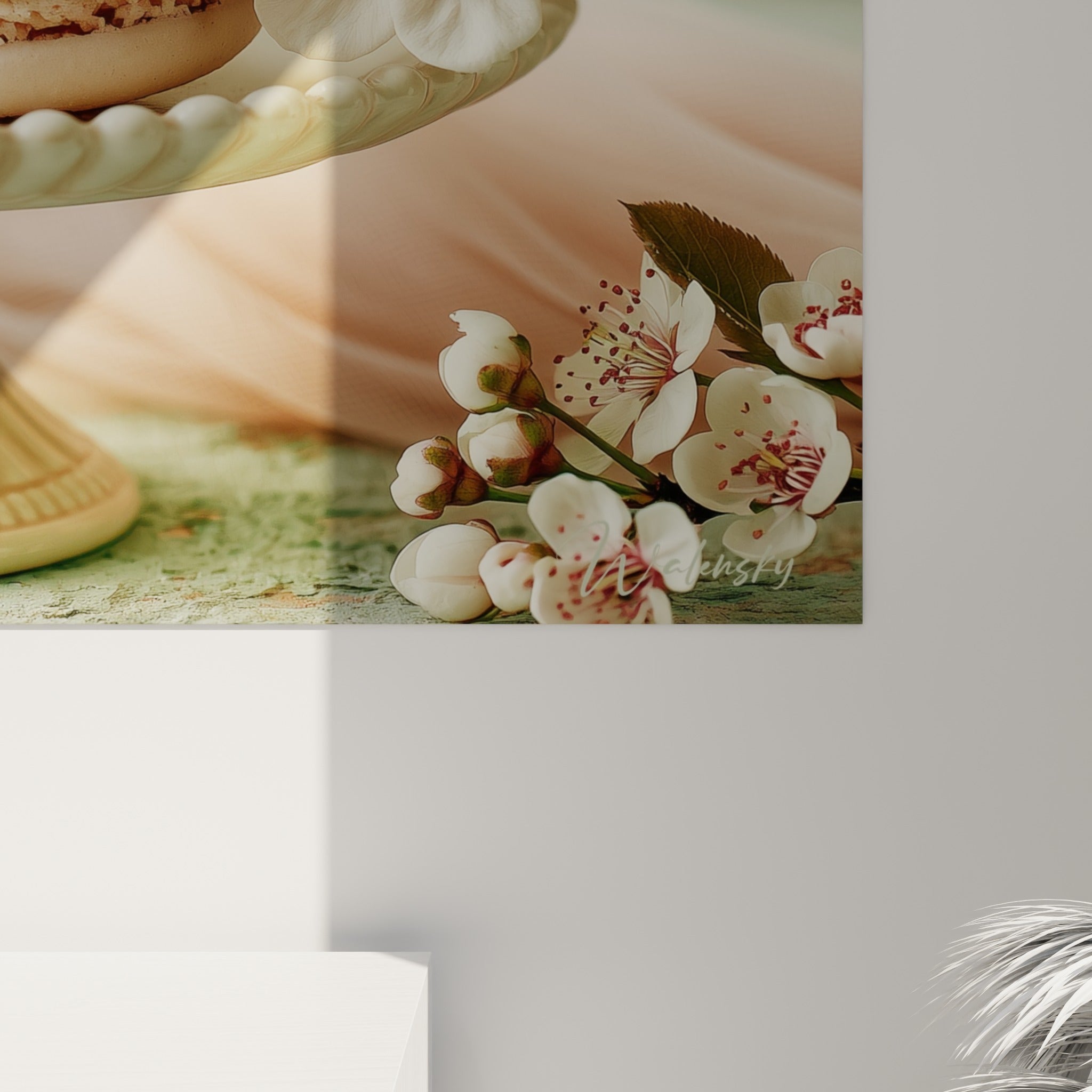 Détail des macarons rose poudré et crème granuleuse, texture d'impression fine sur toile près des fleurs blanches