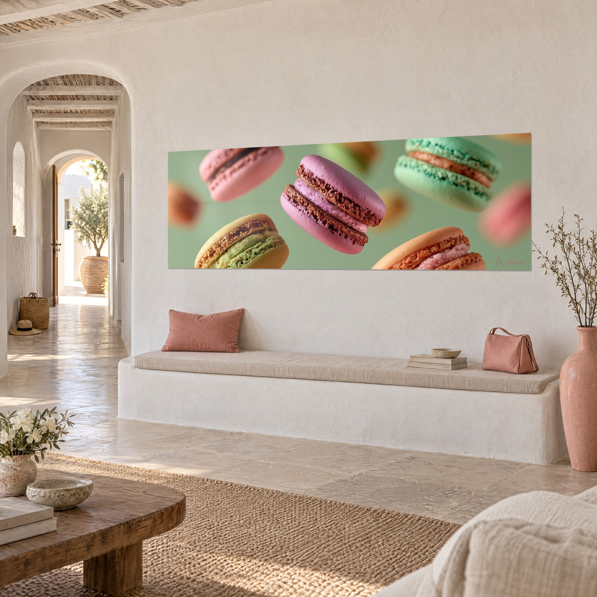 Tableau pâtisseries françaises suspendues, coques rose bonbon et turquoise sur sauge, mur chaulé, banquette en pierre