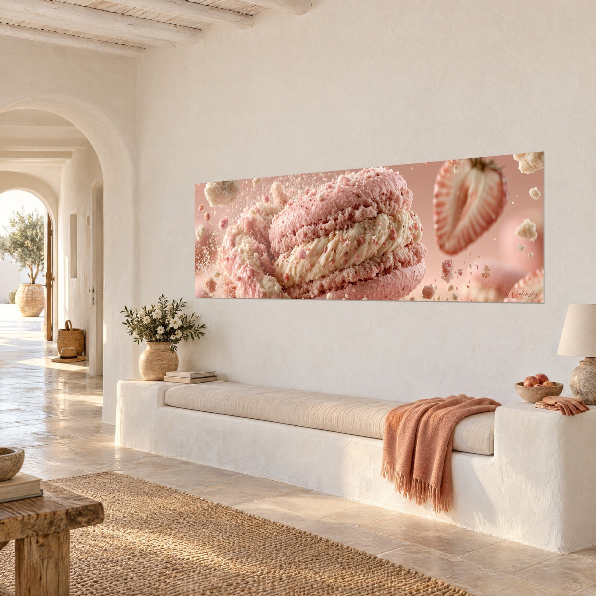 Tableau gourmandise pastel aux coques framboise, crème vanille et éclats de meringue, vu de trois quarts sur un mur blanc