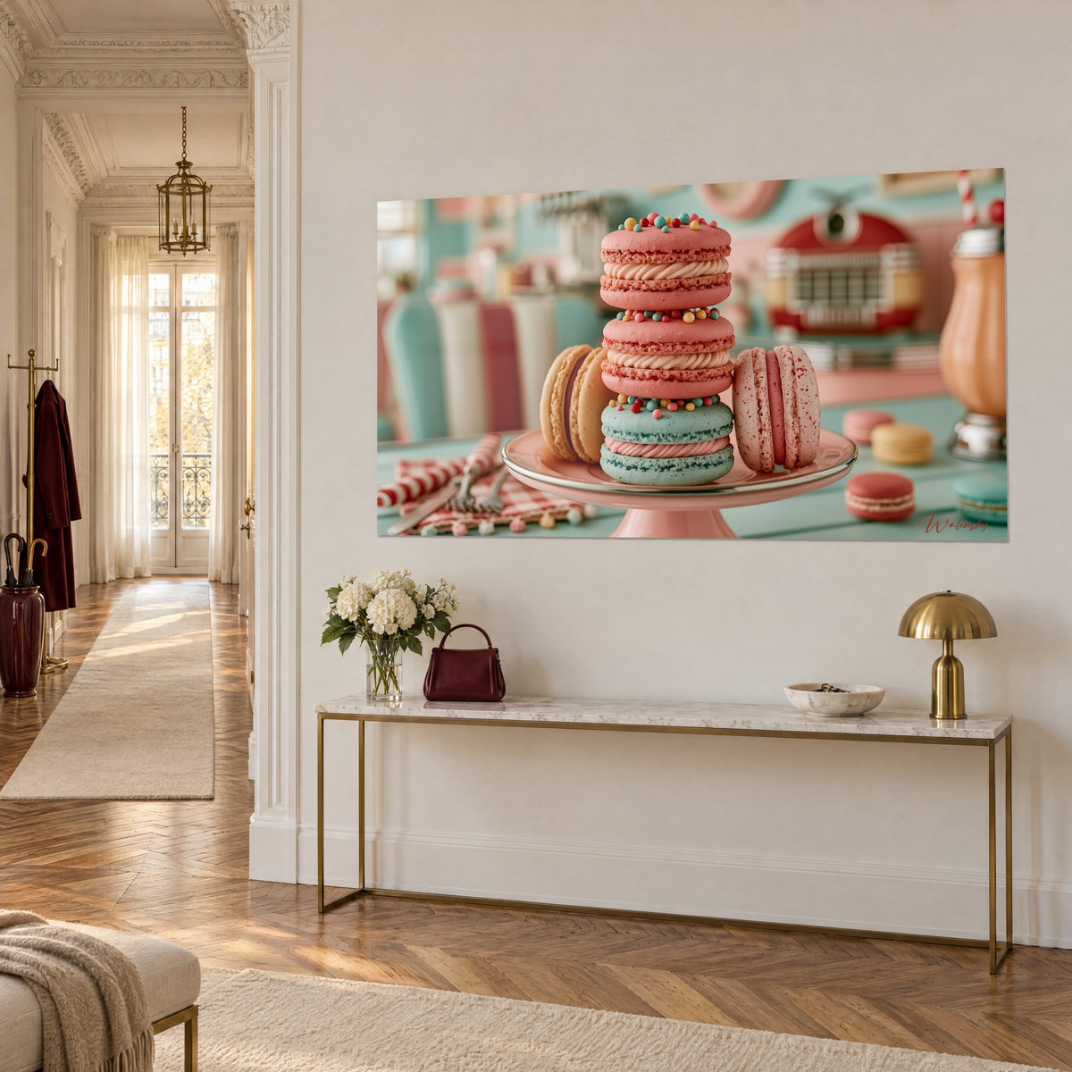 Tableau pâtisserie rétro de macarons empilés, dragées colorées et crème rose, mur beige, console dorée, trois-quarts, appartement haussmannien