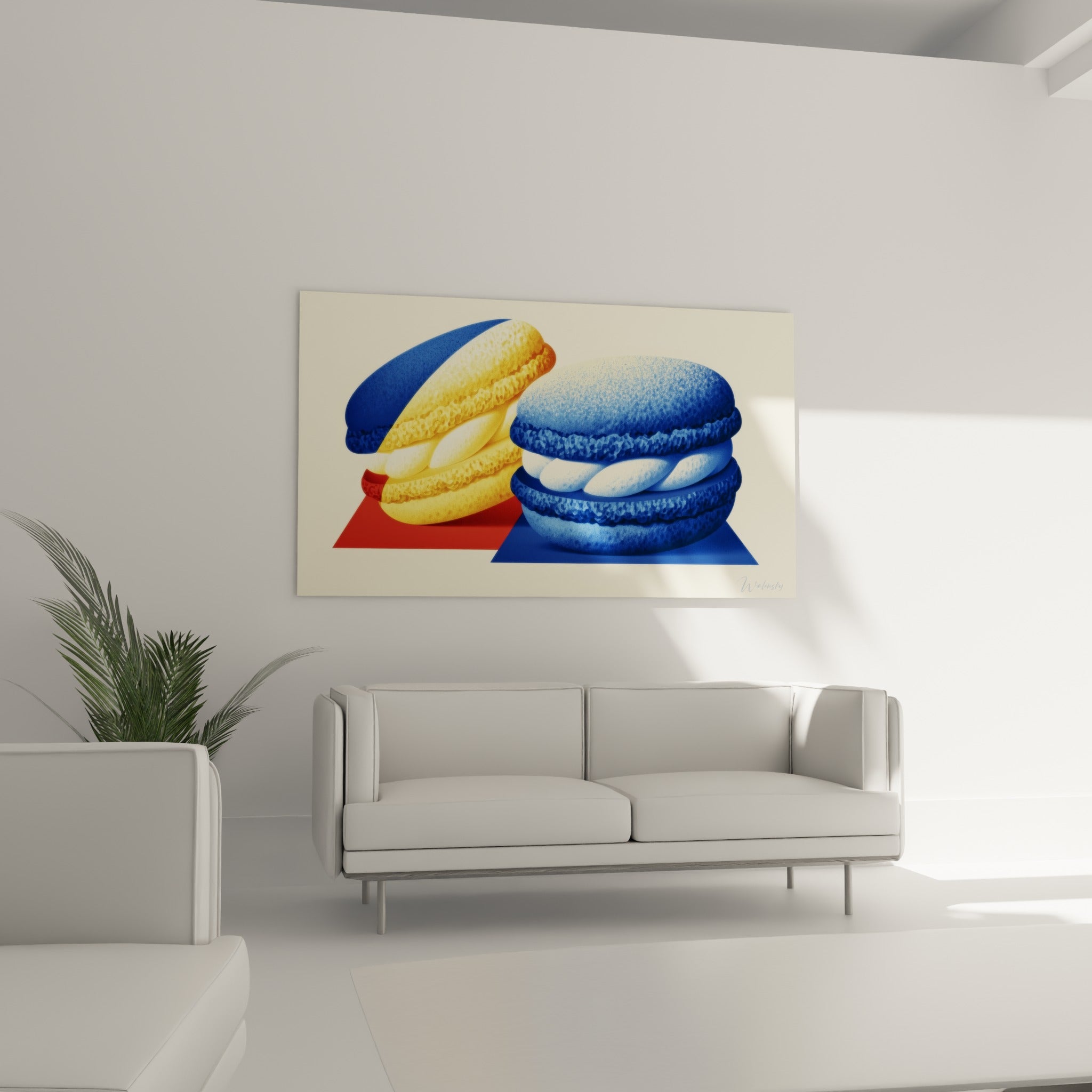 Duo de macarons jaune vif et bleu profond accroché au-dessus d'un canapé dans un salon lumineux