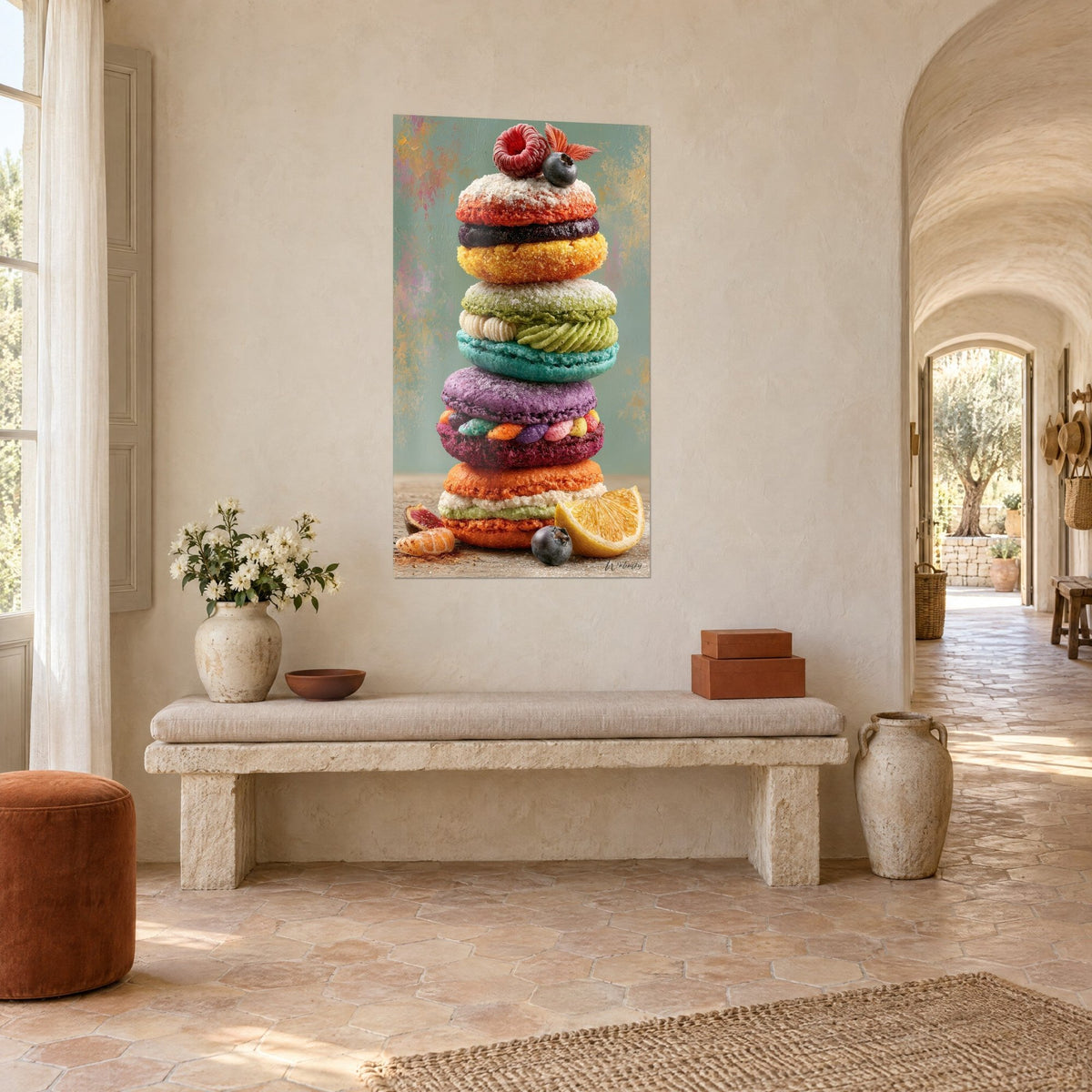 Tableau tour de biscuits givrés orange, jaune et vert pistache, quartier d'orange doré au pied, mur chaulé d'un mas provençal et banc de pierre