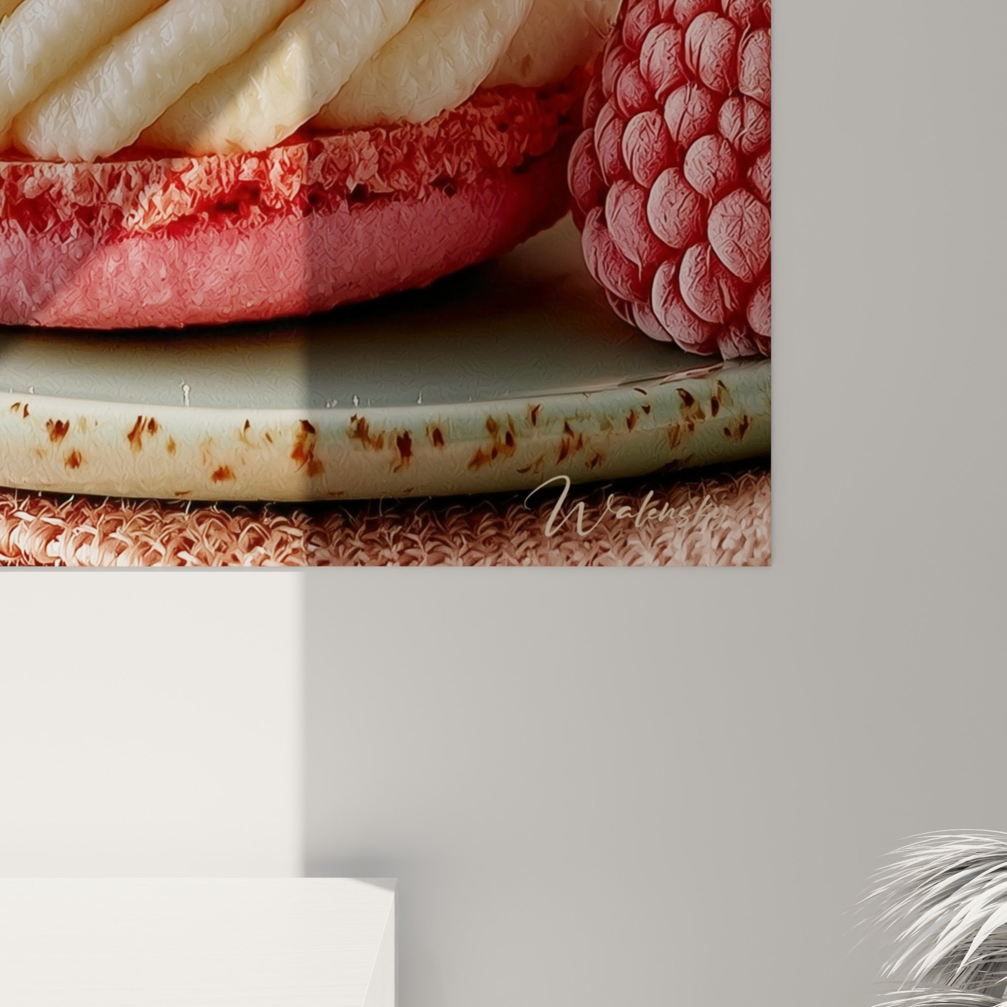 Grain granuleux des coques roses et texture soyeuse de la crème ivoire visibles sur l'impression rapprochée