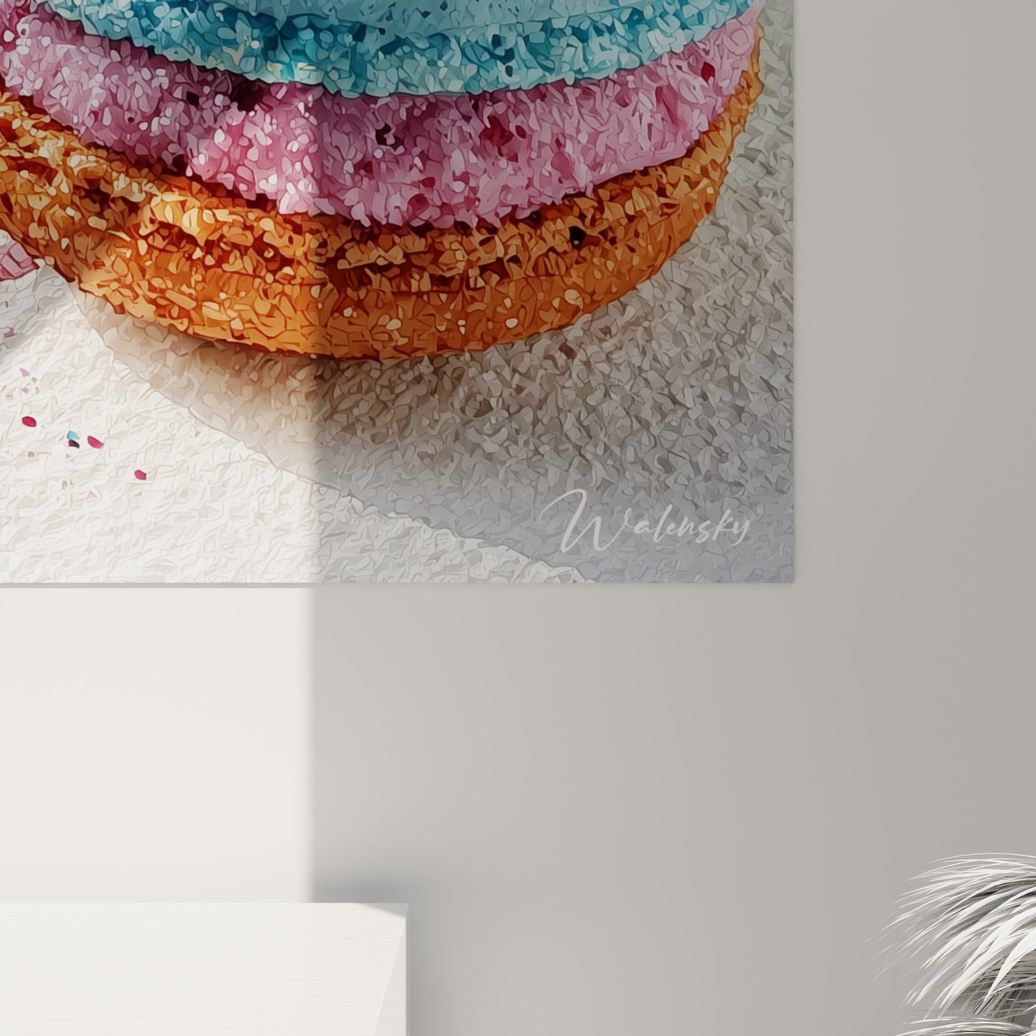 Grain sucré et coulures visibles sur les macarons violet et chocolat, texture granuleuse en gros plan