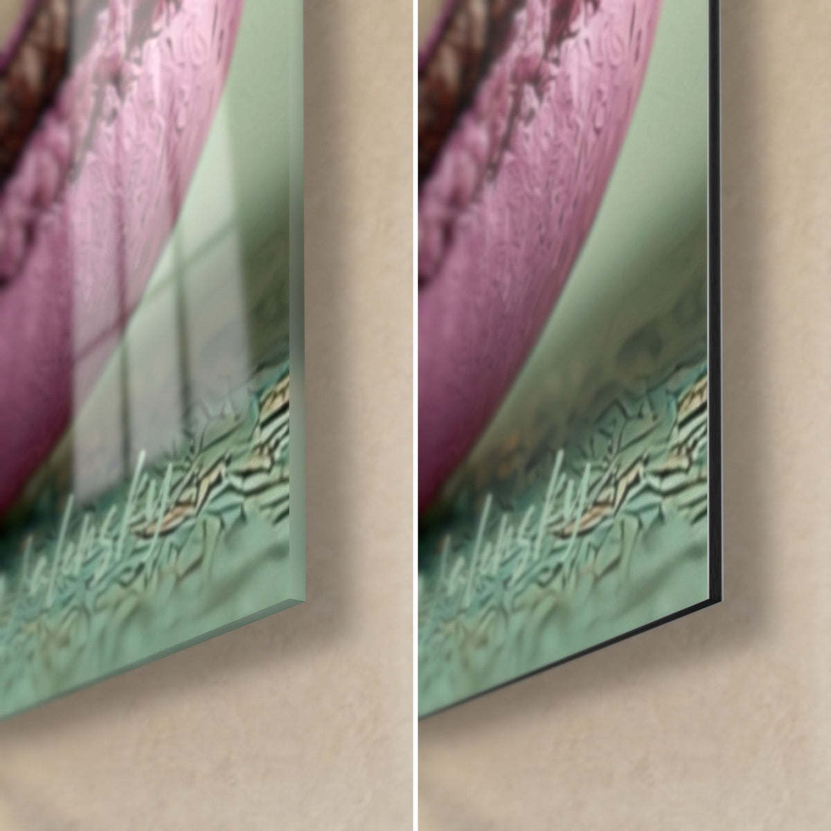 Tableau macaron mauve et ganache rose, coin bas droit en verre brillant à reflets et en alu Dibond mat, tranche de 3 mm visible