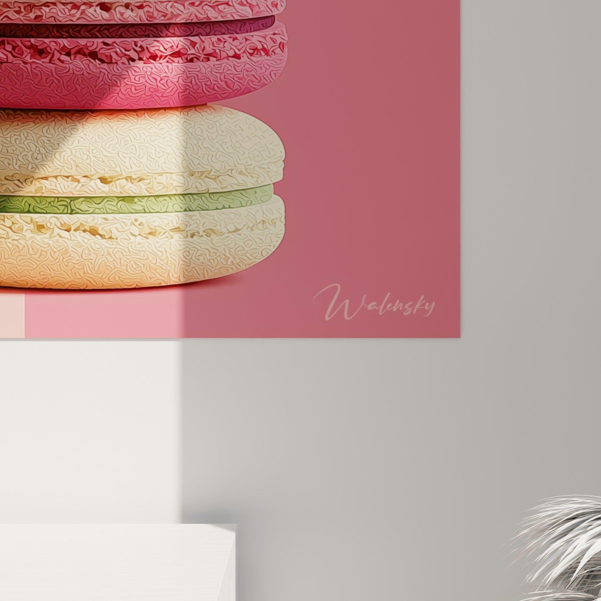 Texture granuleuse des macarons rose et jaune doré révélant le grain glacé de l'impression