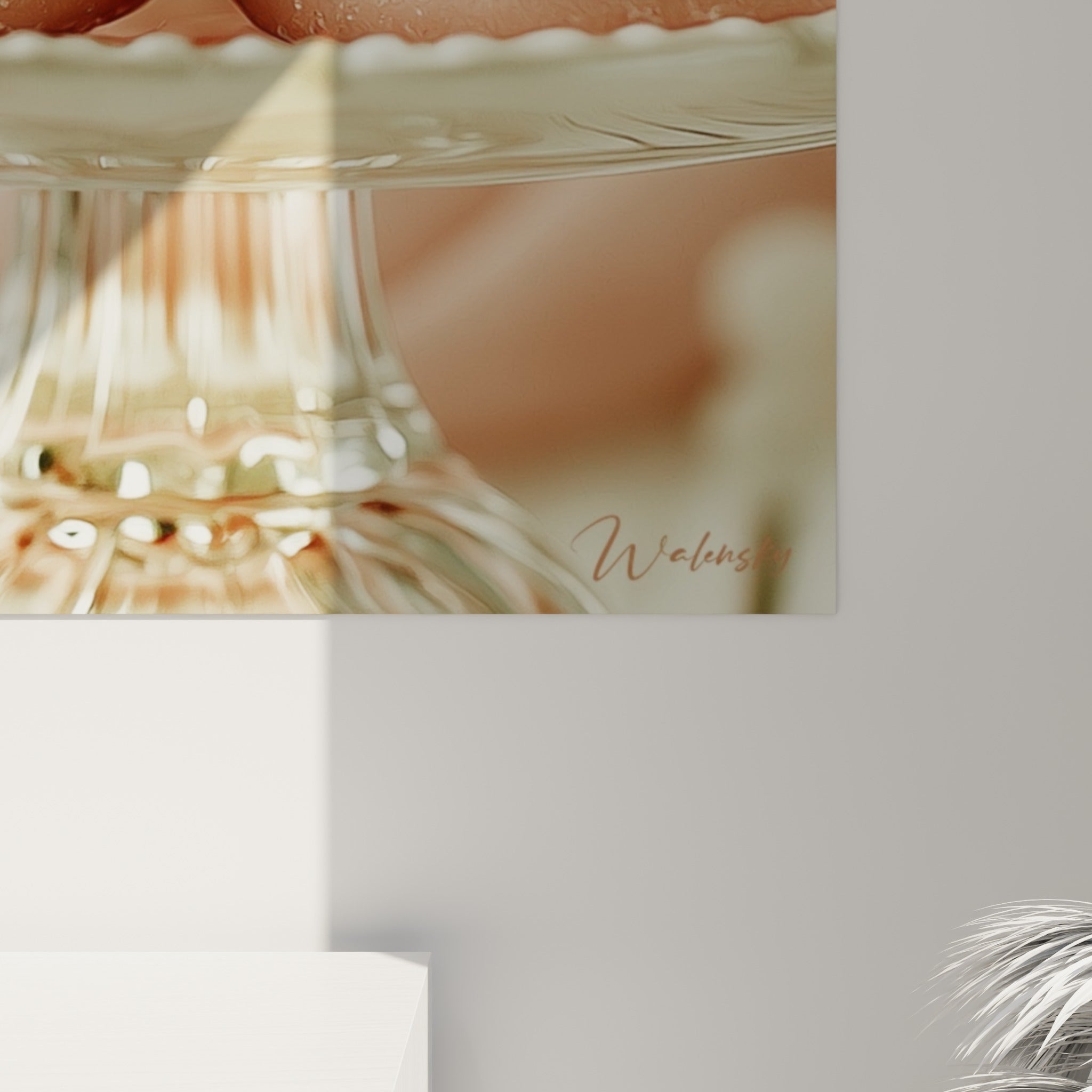 Grain sucré et coulures crémeuses des macarons roses, détail rapproché révélant la texture granuleuse et nacrée