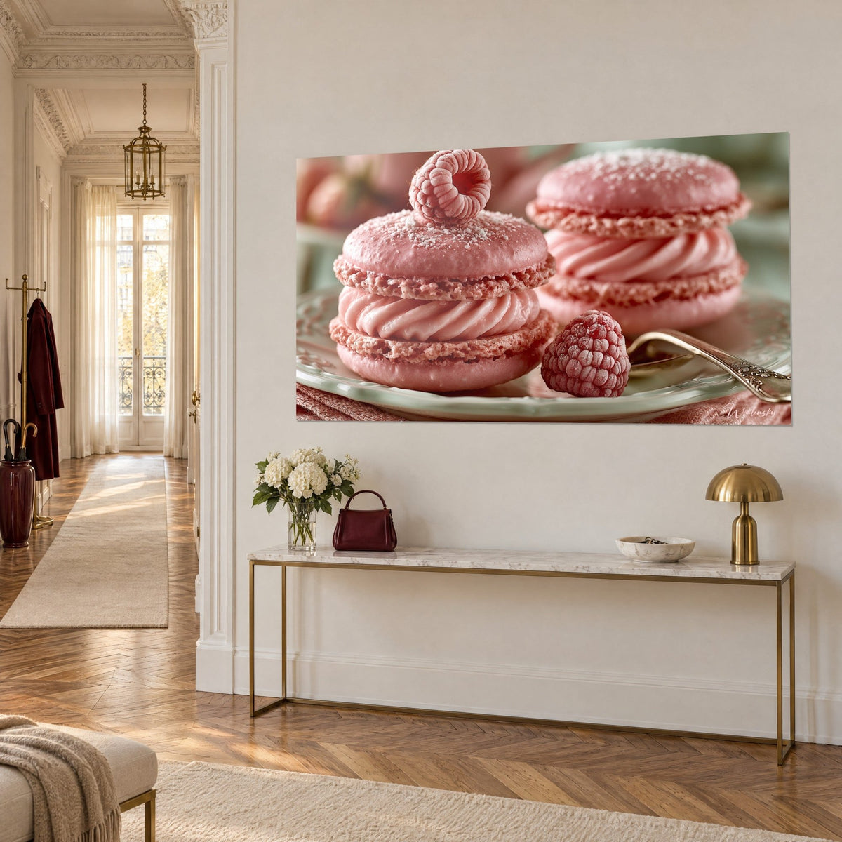 Tableau duo de pâtisseries rose poudré sur assiette vert d'eau, crème torsadée et cuillère argentée, console dorée en trois-quarts