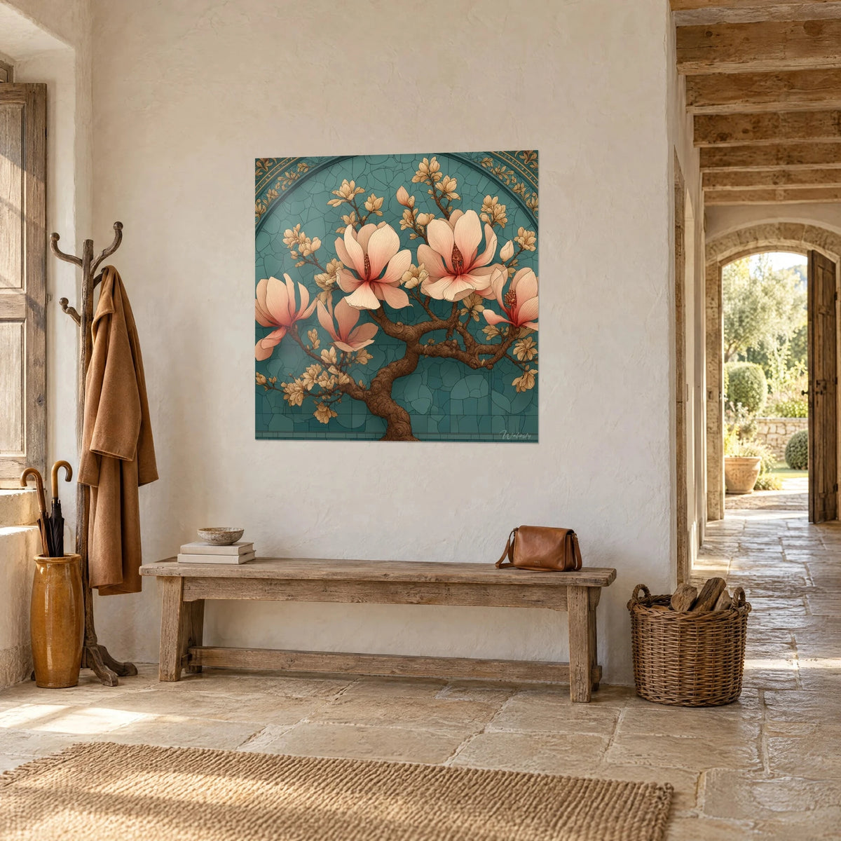 Tableau branche de magnolia aux pétales saumon et cœurs rouge vif, tronc brun sculpté, sur un mur crépi près d'une arche de pierre