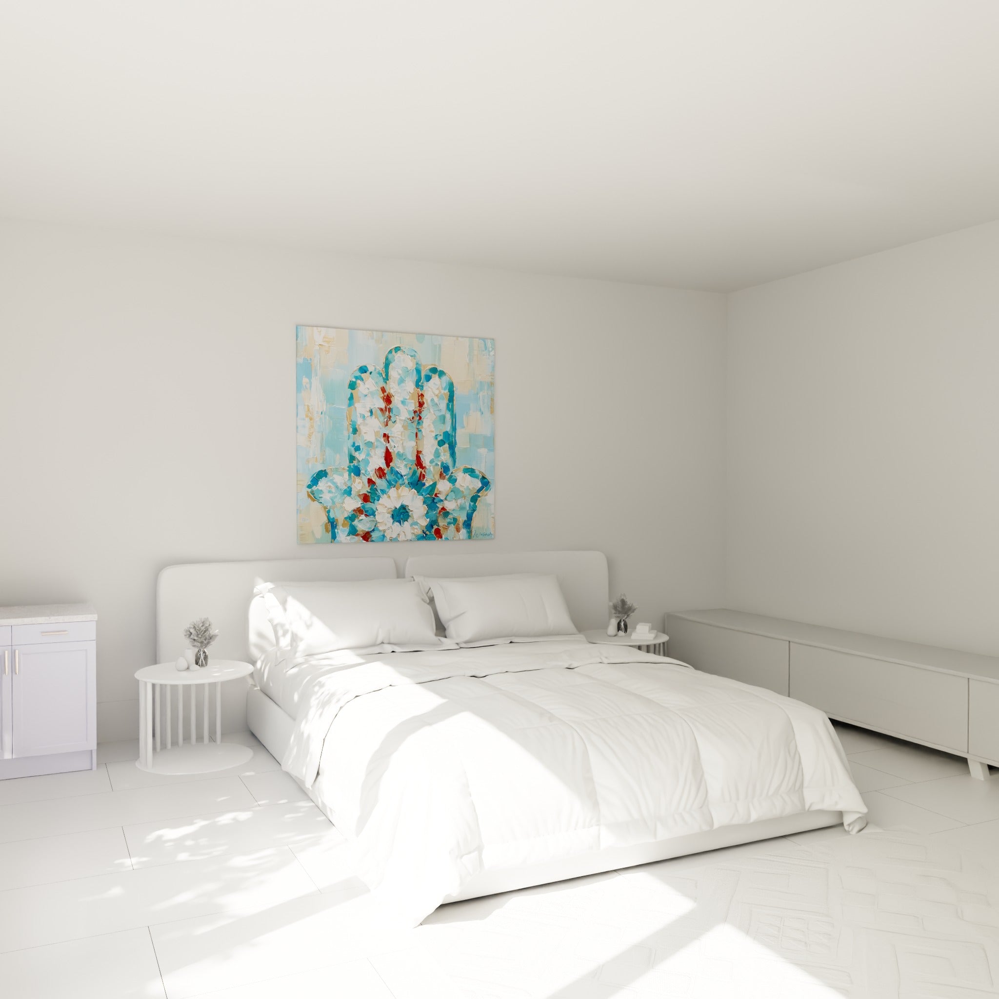 Symbole protecteur bleu et blanc texturé accroché au-dessus d'un lit dans une chambre claire