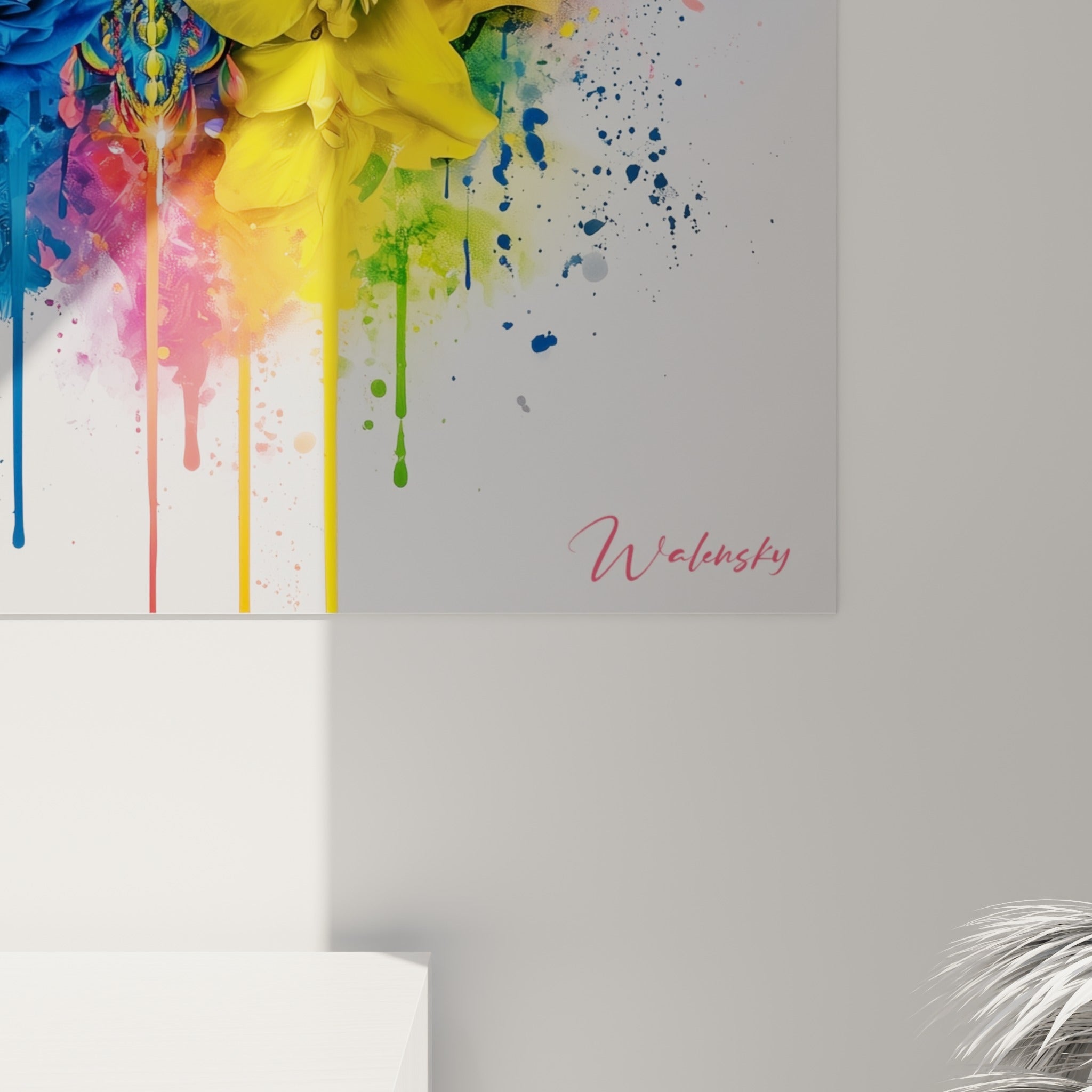 Détail des coulures aquarelle roses et bleues et du grain pictural de cette Main de fatma colorée