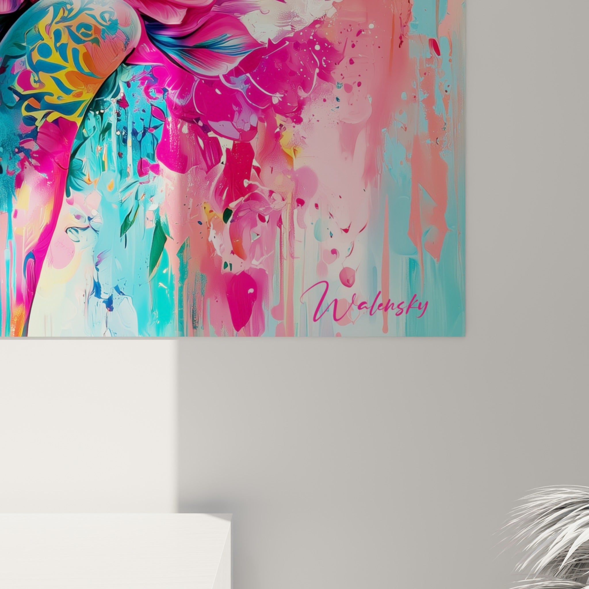 Coulures de peinture rose et turquoise visibles en détail sur la toile de la Main de Fatma, grain et empâtements marqués