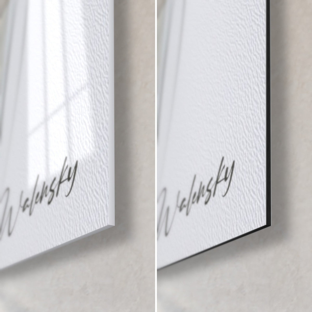 Wall art gold filigree amulet, bottom right corner: glossy acrylic glass on the left, matte Dibond aluminium on the right, black edge