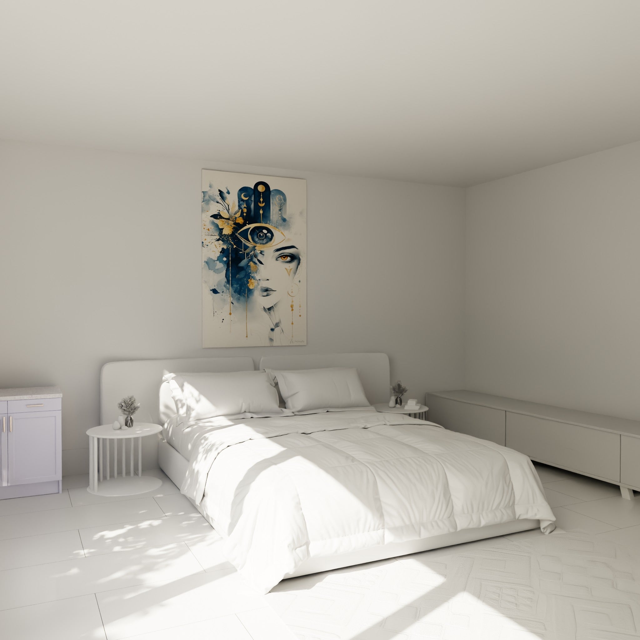 Symbole protecteur bleu marine et doré, visage féminin délicat, au-dessus d'un lit dans une chambre claire