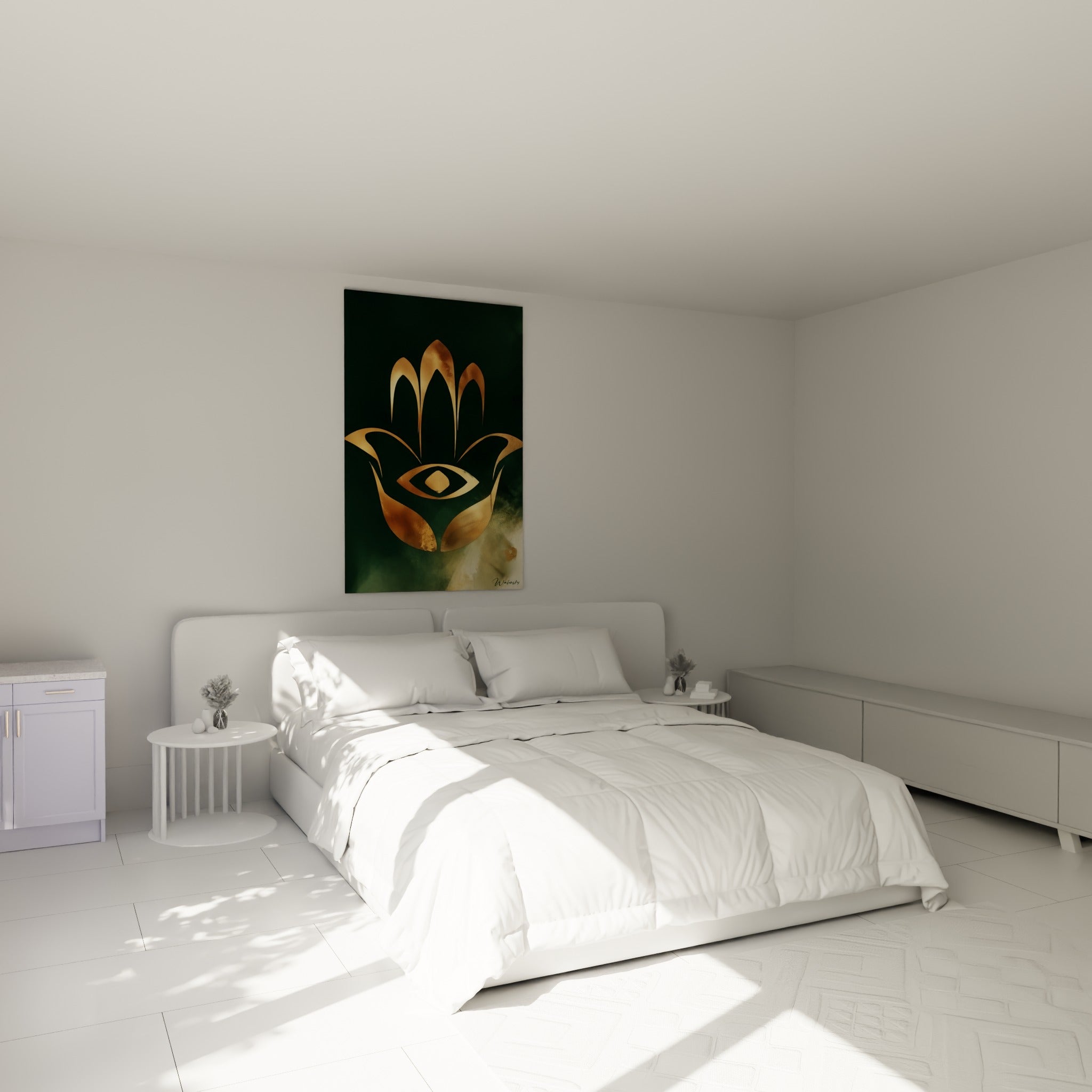 Symbole doré de la main de fatma sur fond vert sombre au-dessus d'un lit dans une chambre claire