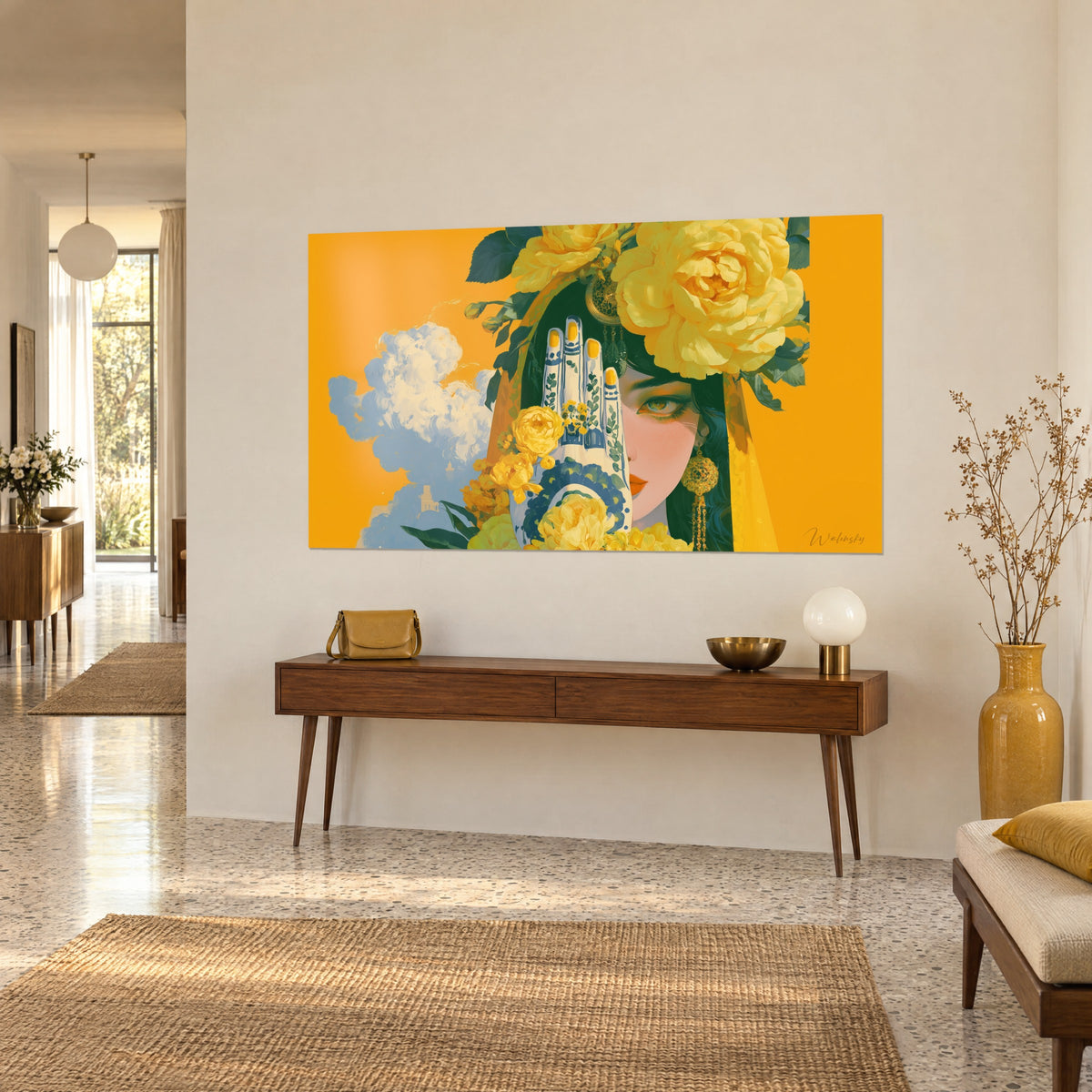 Πίνακας πορτρέτο πίσω από ωχρό πέπλο, λευκή παλάμη ζωγραφισμένη με φύλλωμα ινδικού μπλε, μεγάλες λεμονιές παιώνιες, τρία τέταρτα πάνω σε ξύλινο μπουφέ