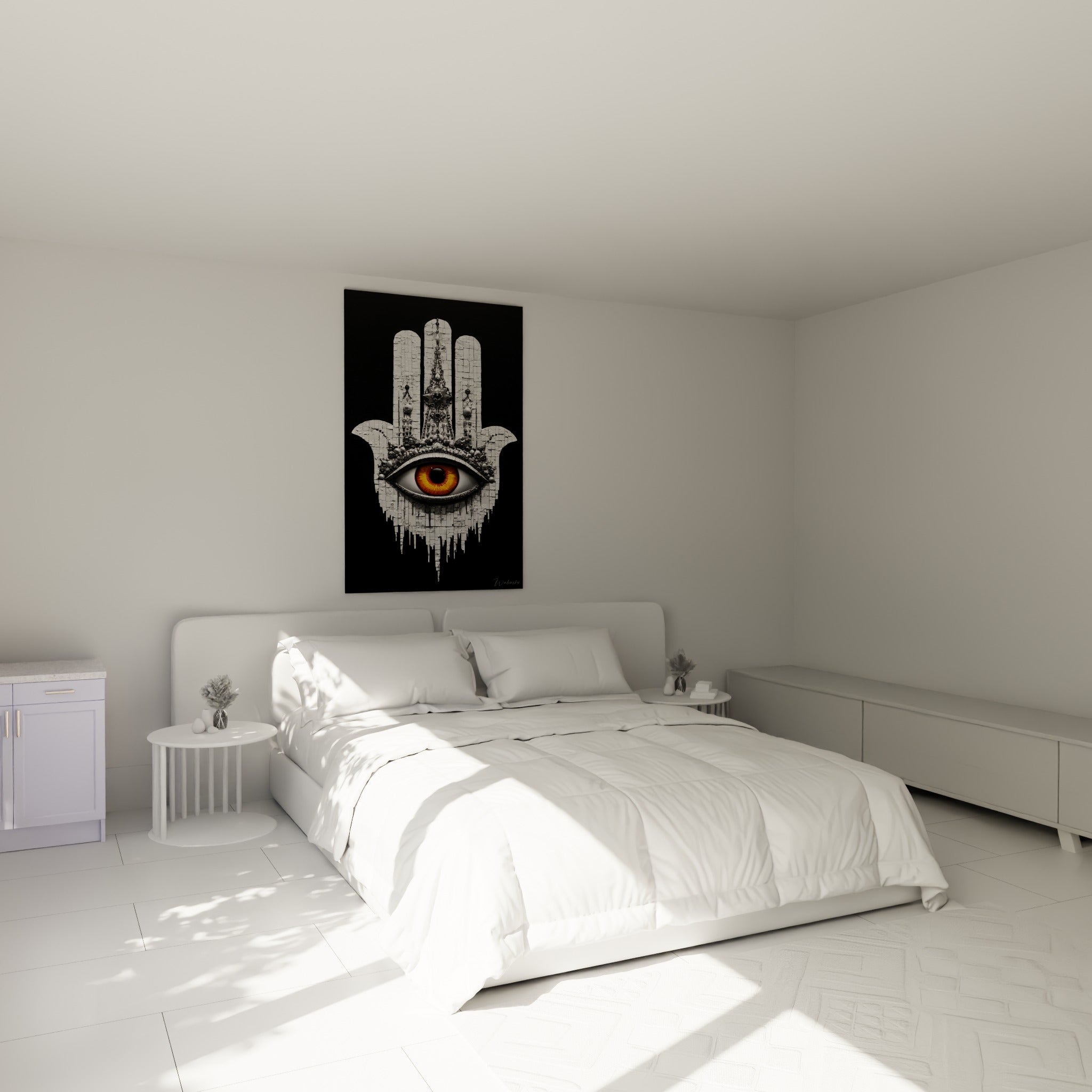 Symbole protecteur à l'œil doré et argenté accroché au-dessus d'un lit dans une chambre claire