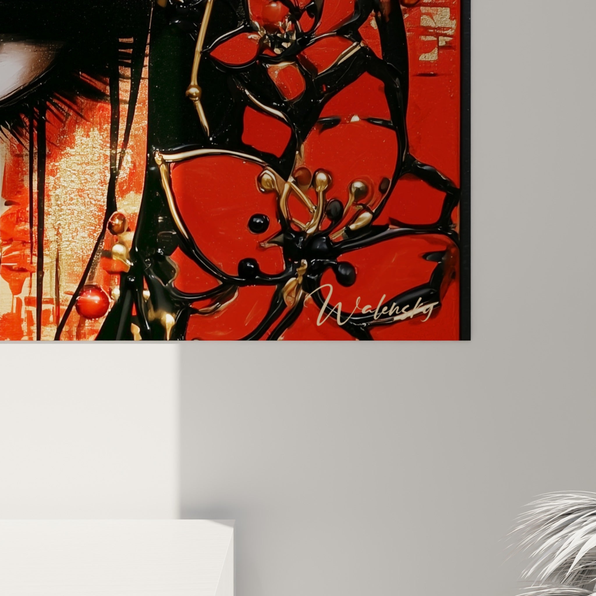 Détail du grain pictural doré et des coulures noires sur l'œil rouge de la main de fatma