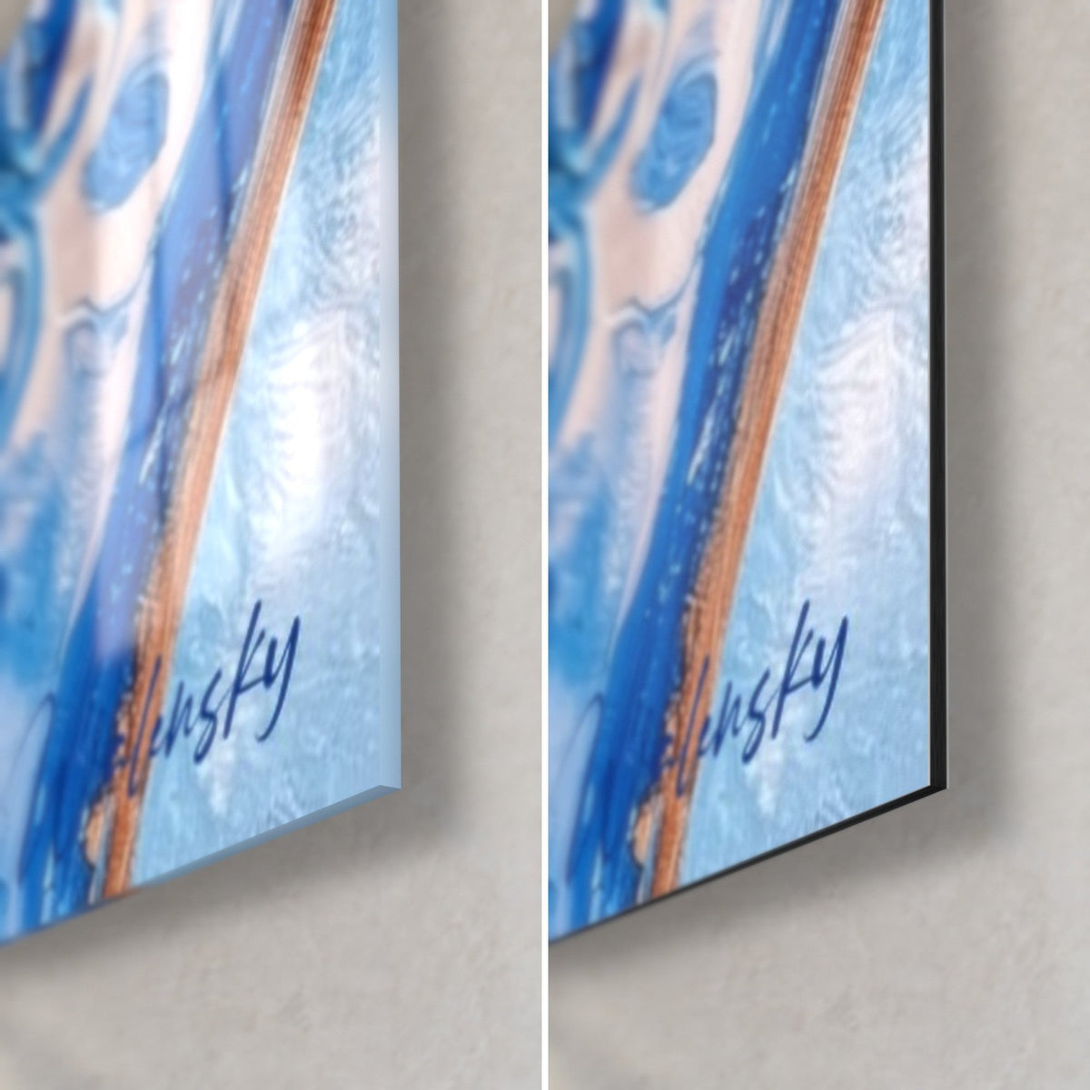 Tableau amulette bleue, coin bas droit : verre brillant à reflets à gauche, alu Dibond mat à droite, liseré cuivré, tranche 3 mm