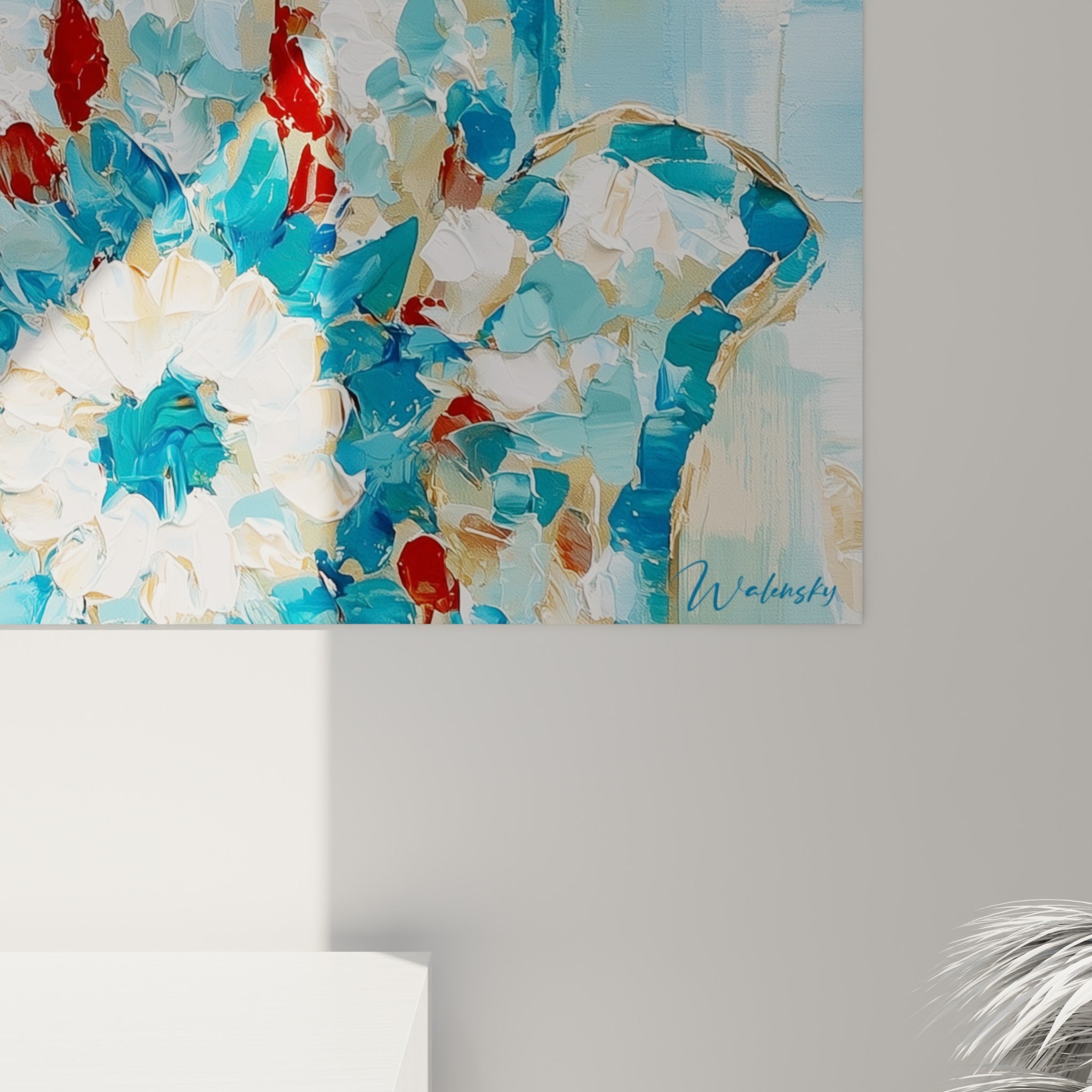 Matière épaisse et coulures de bleu turquoise et rouge terracotta visibles en gros plan sur la toile