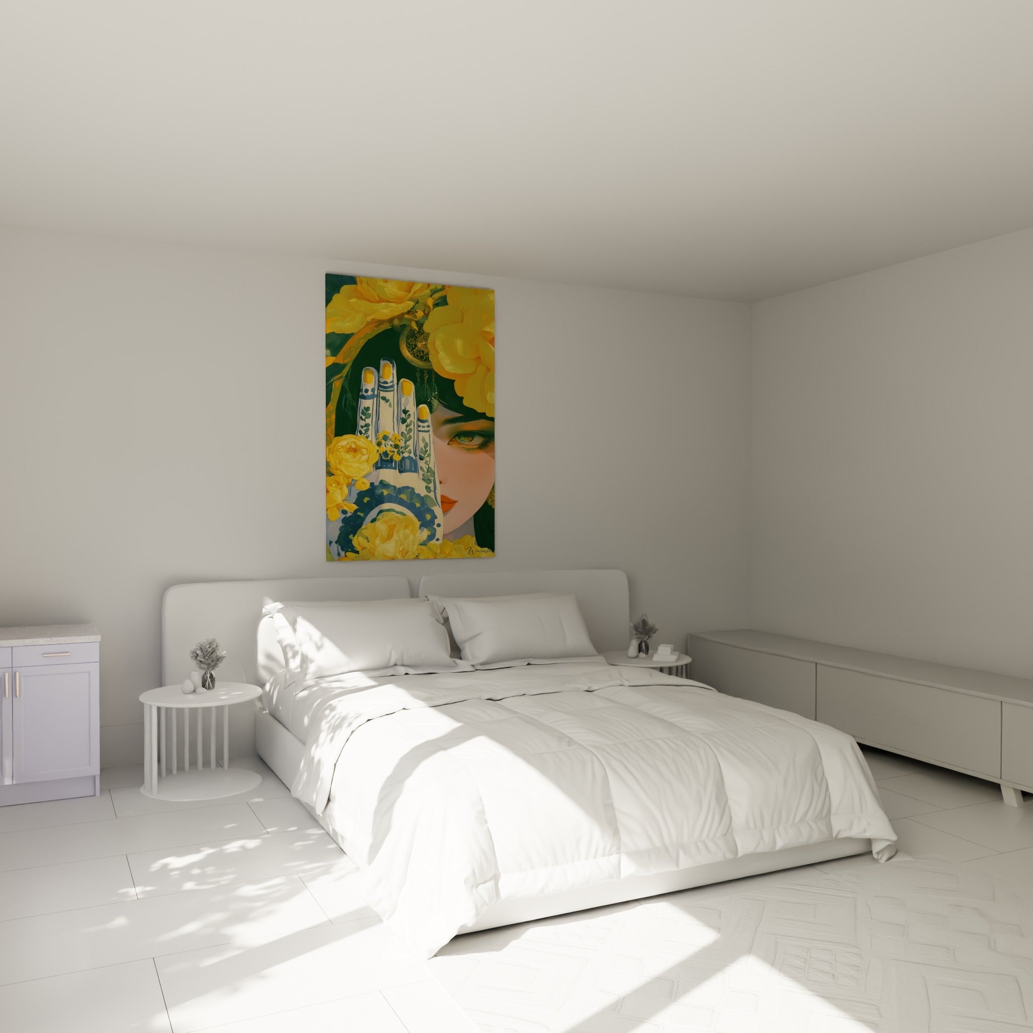 Pivoines dorées et main ornée de bleu accompagnent un visage voilé, au-dessus d'un lit dans une chambre claire