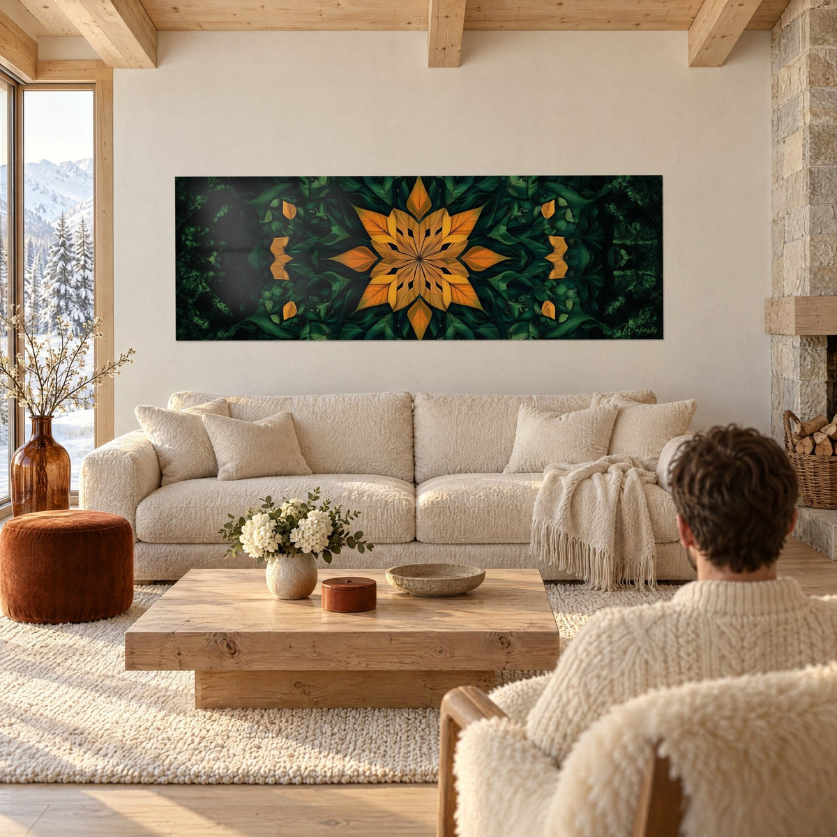Schilderij met floraal mandala in oranje bloembladen op dennengroene achtergrond, koppel van achteren, boven een bank in een lichte woonkamer