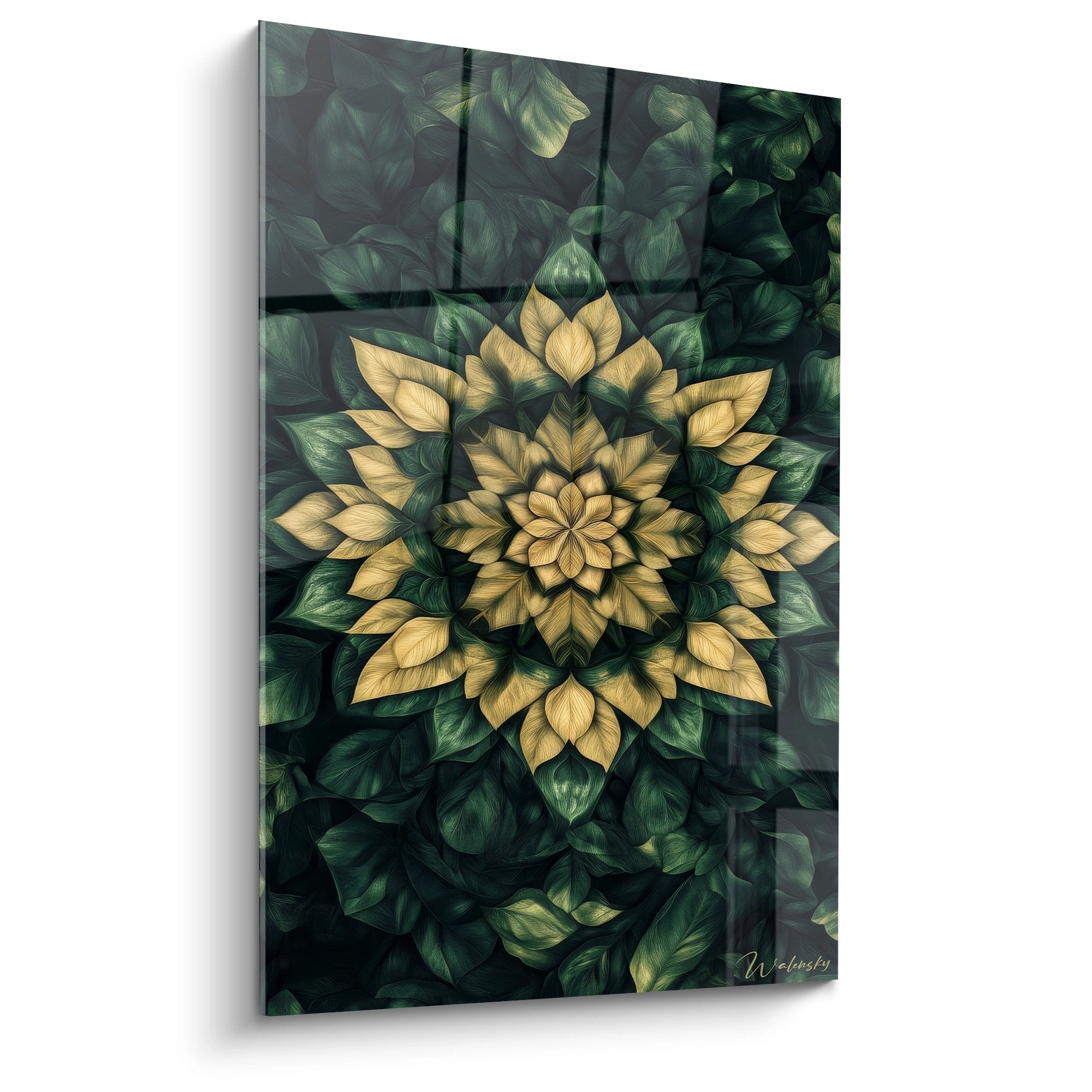 Tableau mural mandala végétal fractale aux tons dorés sur fond de feuillage vert