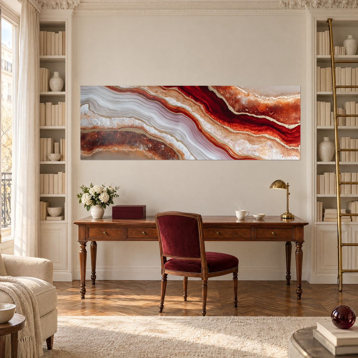 Schilderij abstract marmer in karmijnrode krullen en parelmoerwit, gouden randen, boven een houten bureau, witte boekenkast
