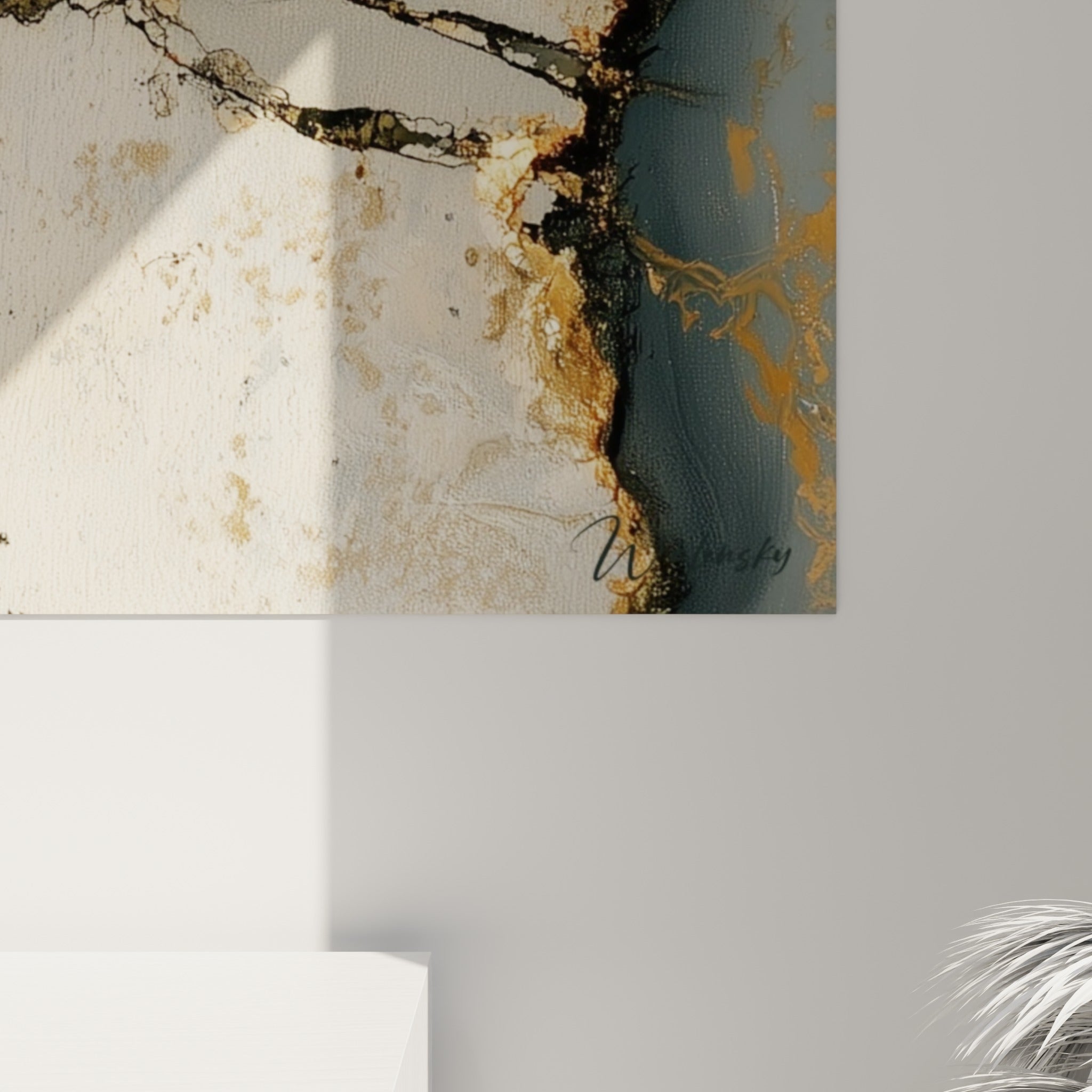 Grain doré épais et coulures anthracite visibles en gros plan sur la toile marbrée