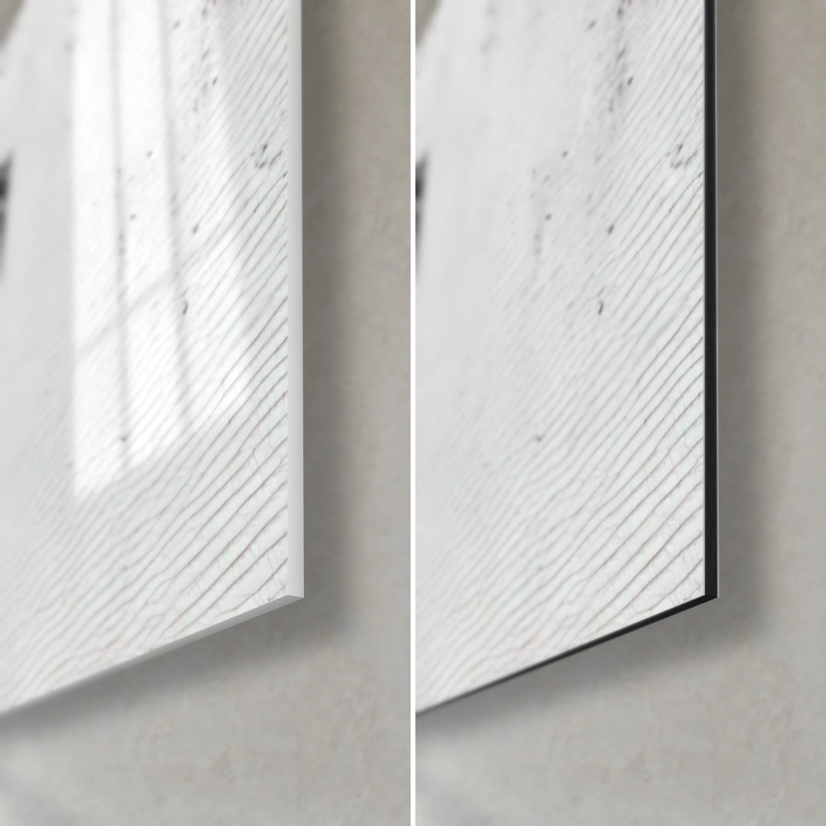 Gemälde Tuschesilhouetten in tiefem Schwarz auf perlgrauem Grund, untere rechte Ecke: glänzendes Acrylglas und mattes weißes Dibond, 3 mm Kante